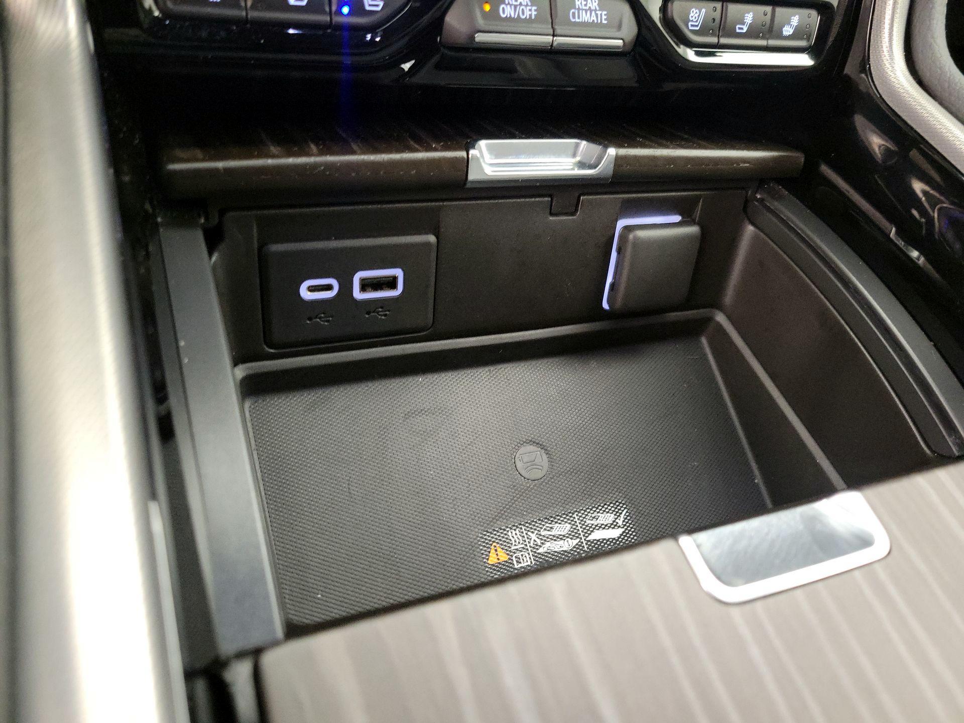 Thumbnail: 2021 GMC Yukon XL - 18
