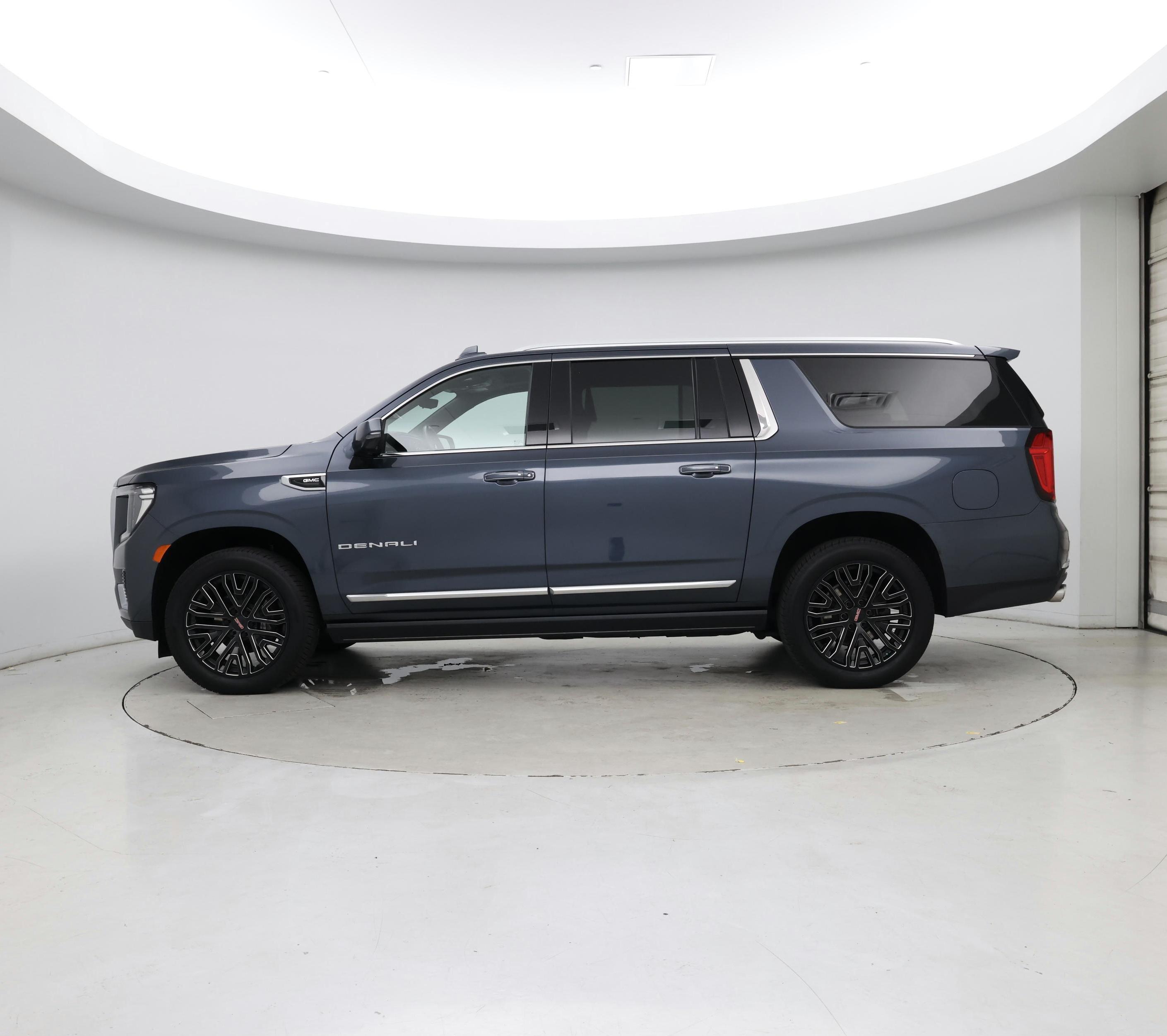 Thumbnail: 2021 GMC Yukon XL - 3