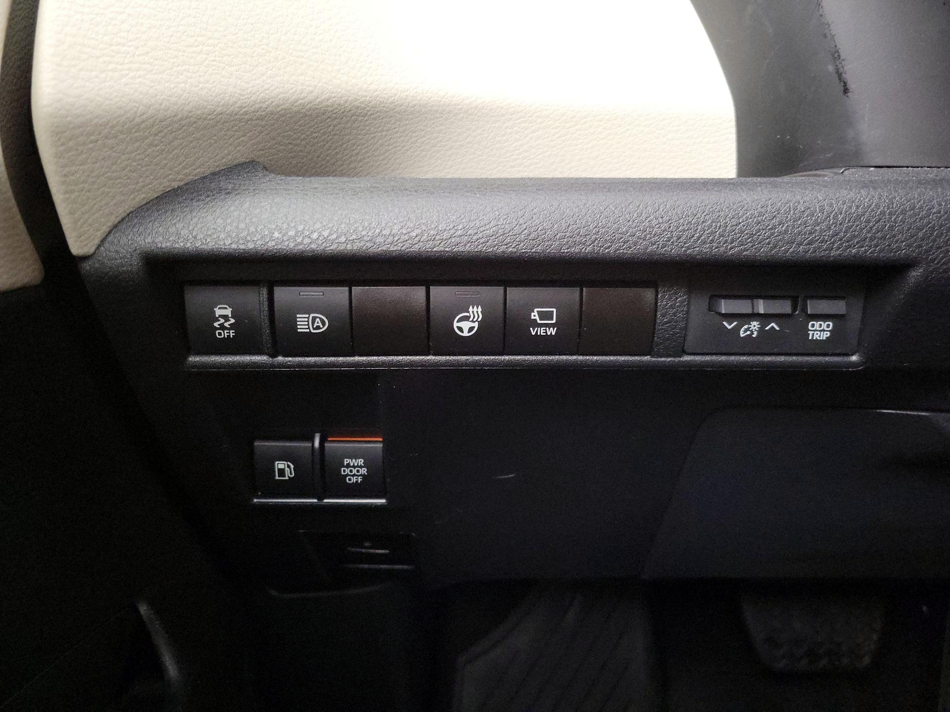 Thumbnail: 2024 Toyota Sienna - 13