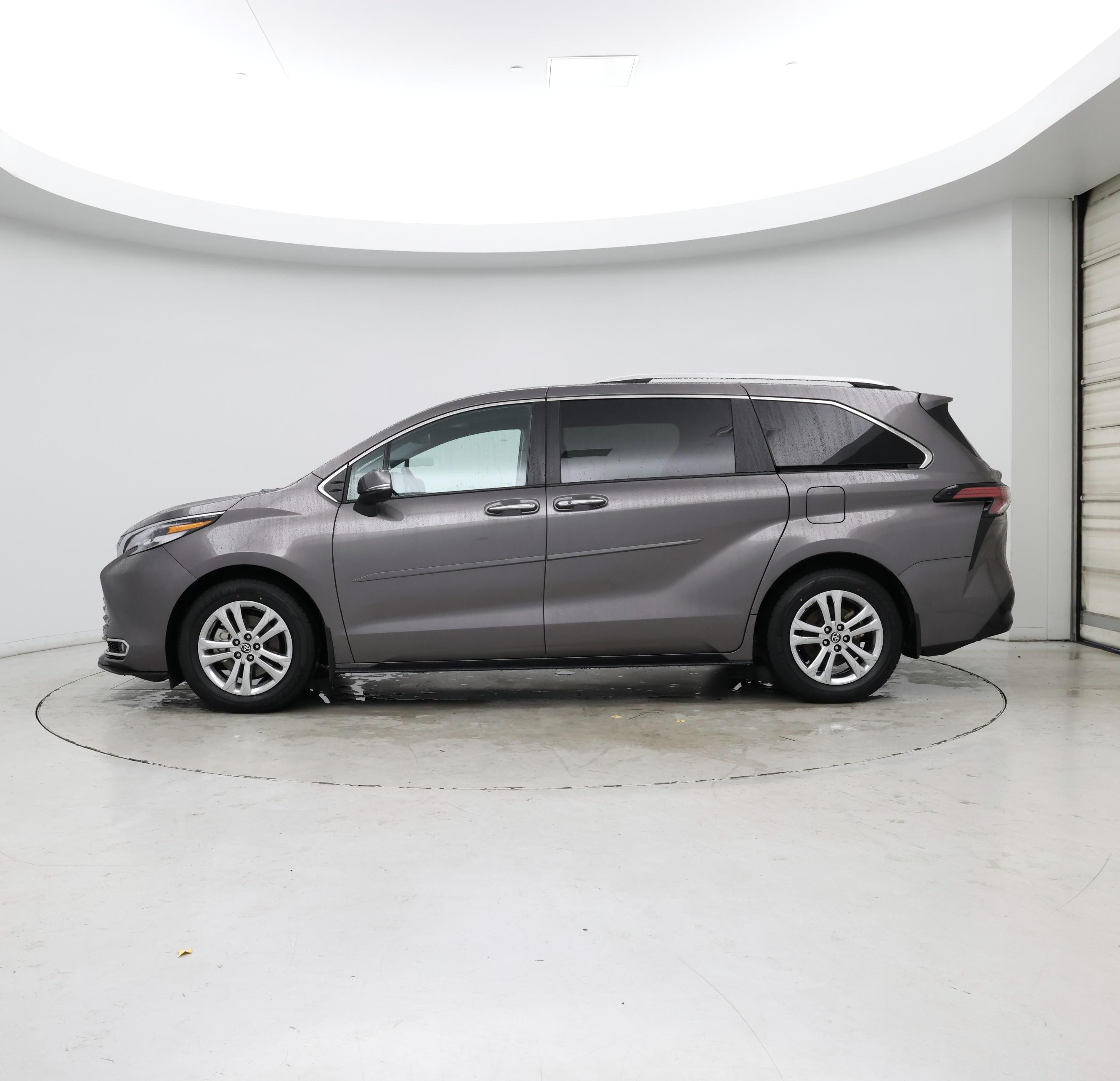 Thumbnail: 2024 Toyota Sienna - 3