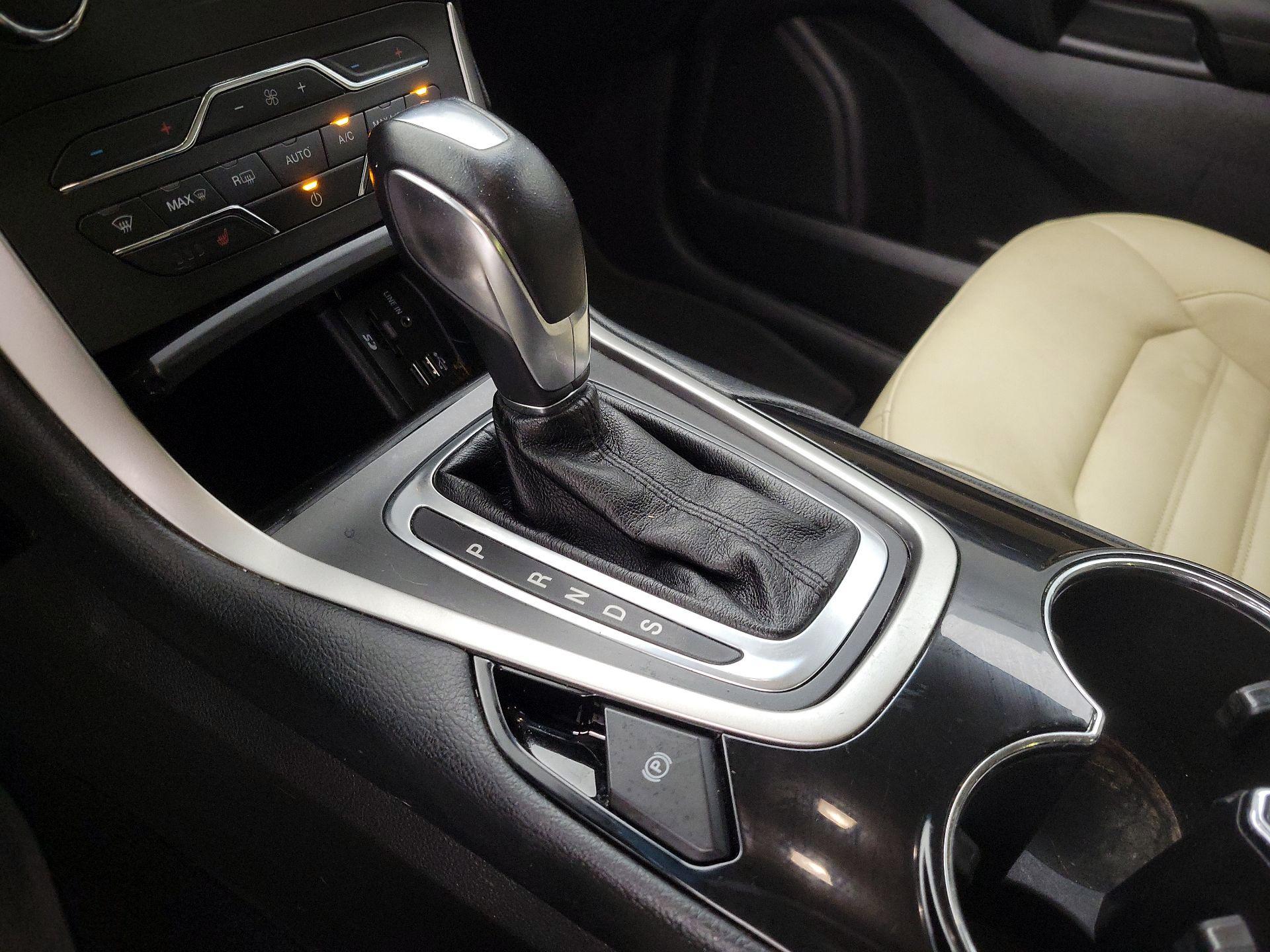 Thumbnail: 2015 Ford Edge - 17