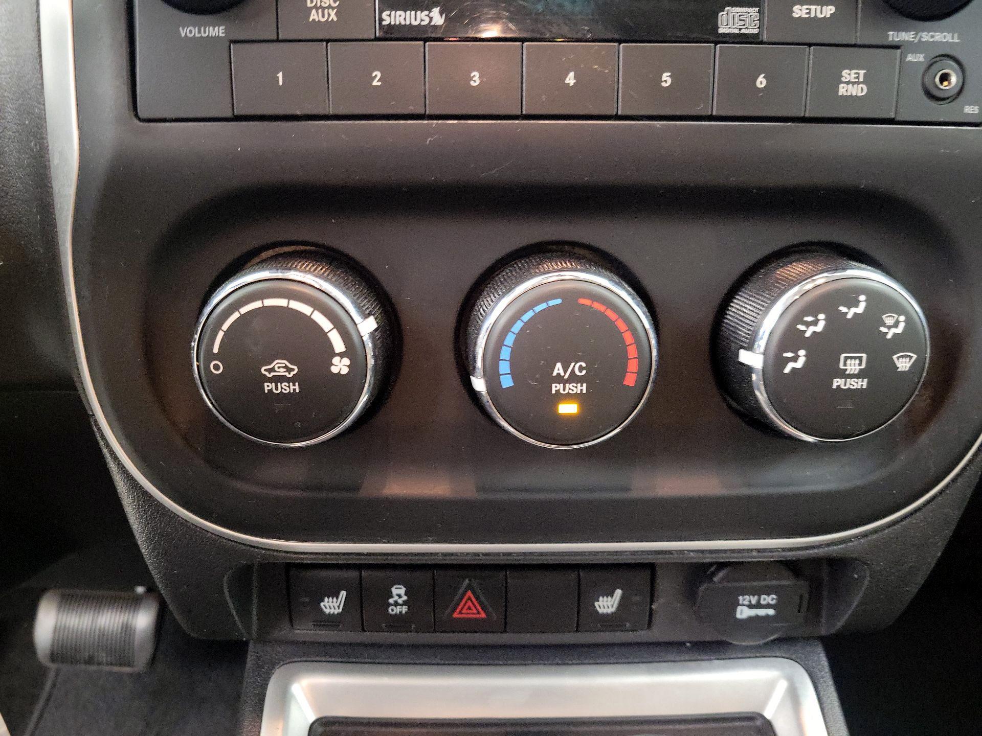 Thumbnail: 2015 Jeep Compass - 15
