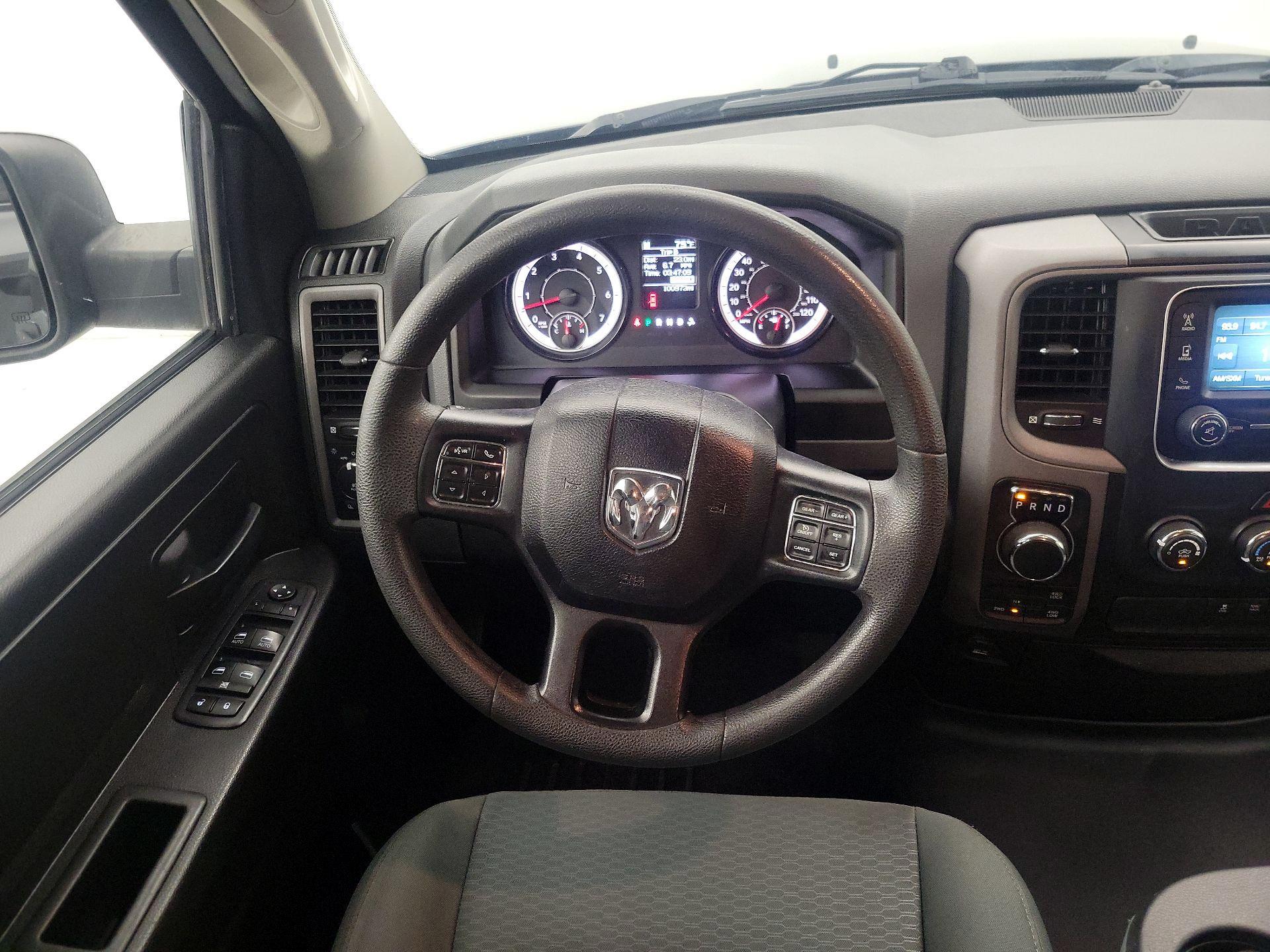 Thumbnail: 2019 RAM 1500 Classic - 10