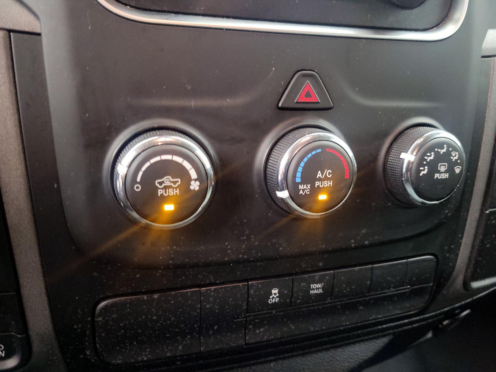 Thumbnail: 2019 RAM 1500 Classic - 16