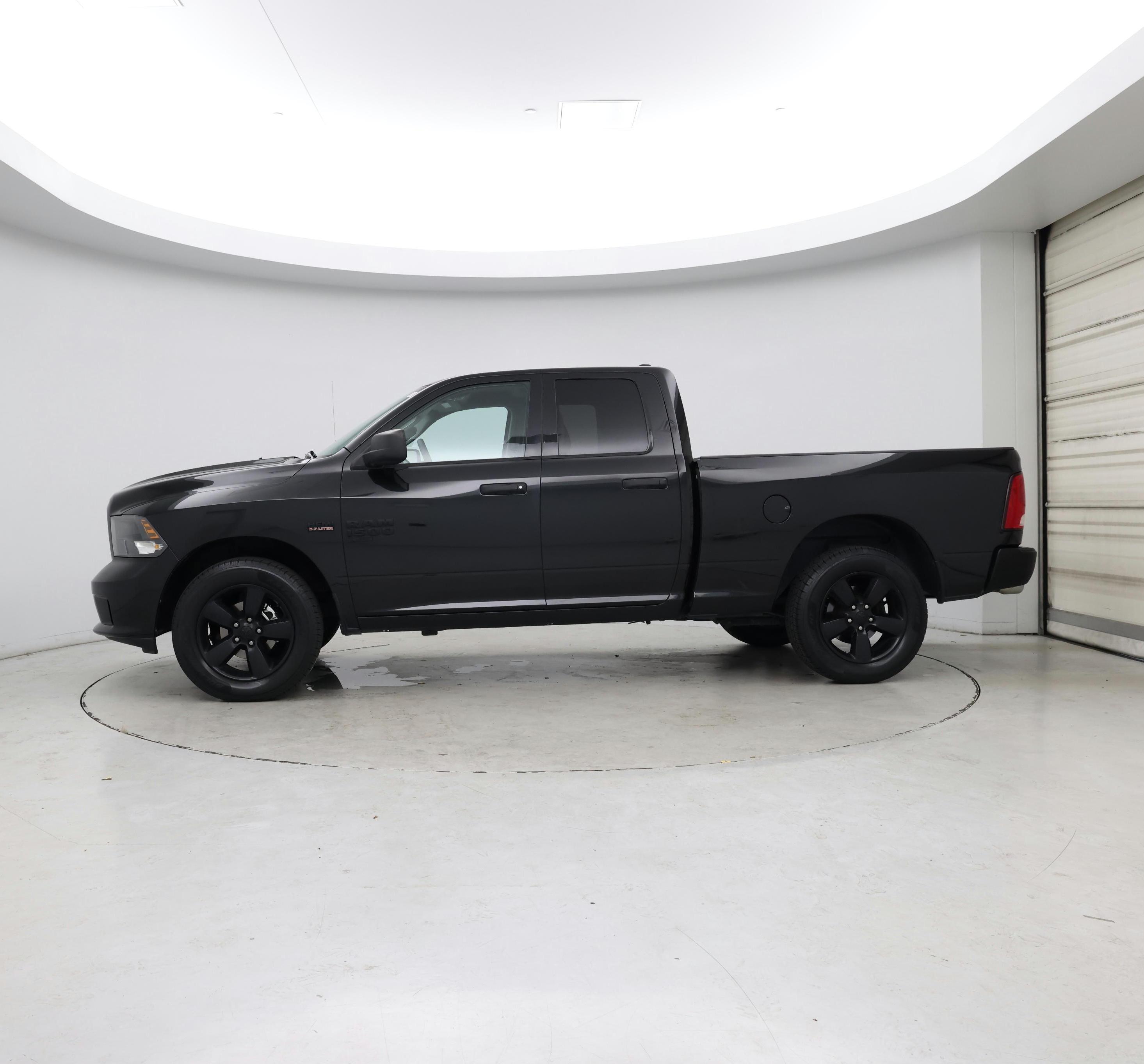 Thumbnail: 2019 RAM 1500 Classic - 3