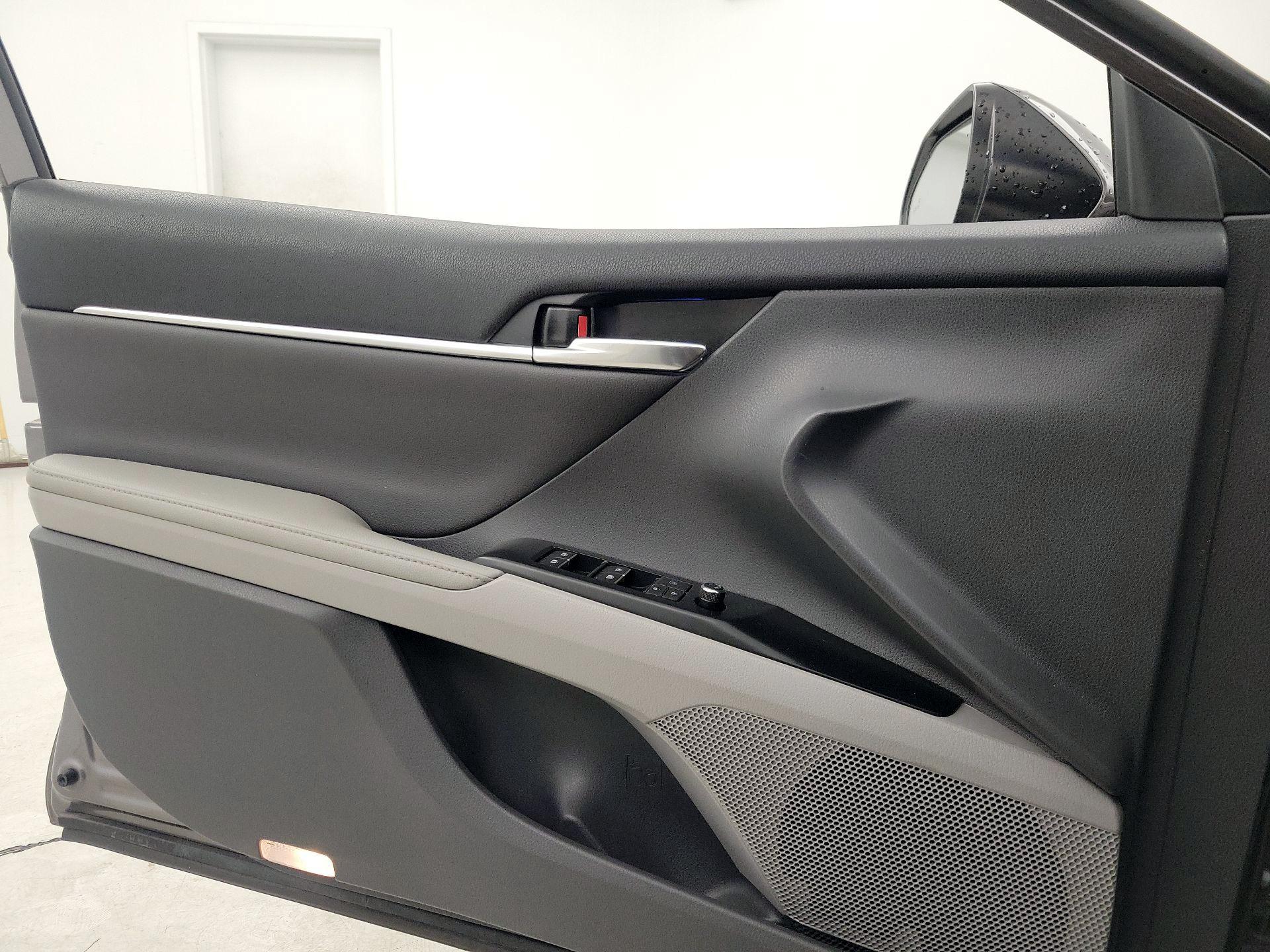 Thumbnail: 2019 Toyota Camry - 12