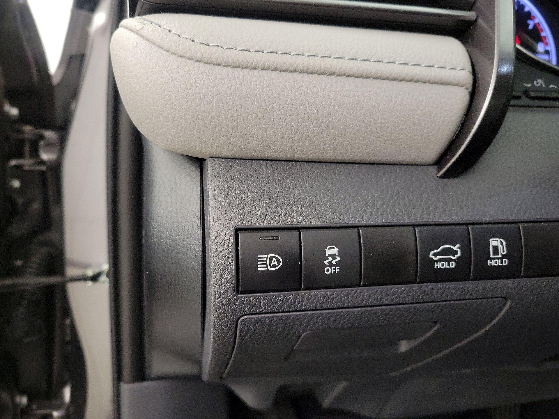 Thumbnail: 2019 Toyota Camry - 13