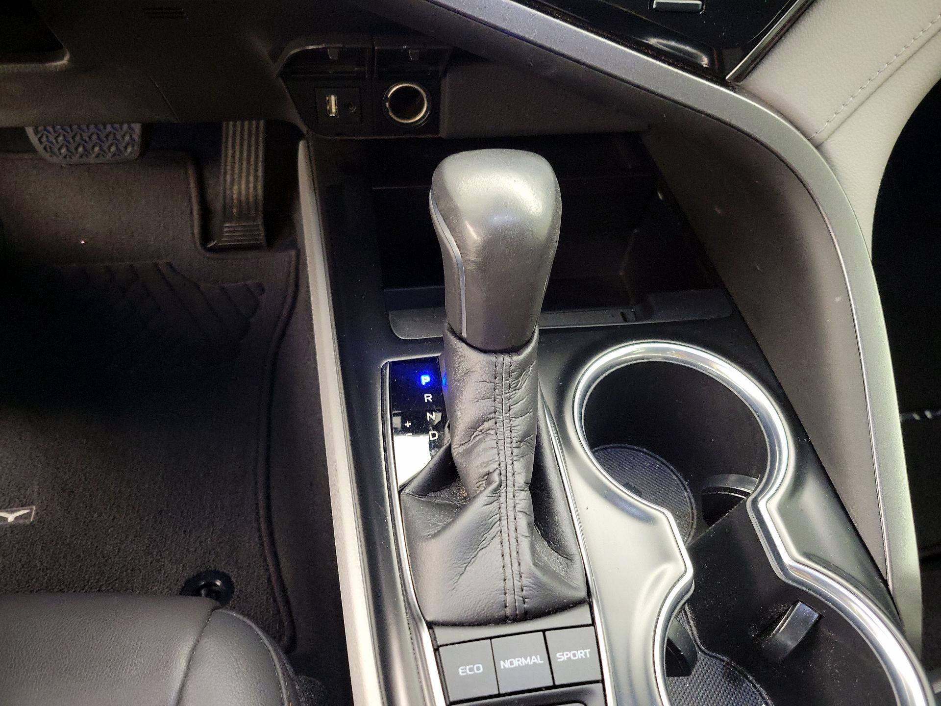 Thumbnail: 2019 Toyota Camry - 17