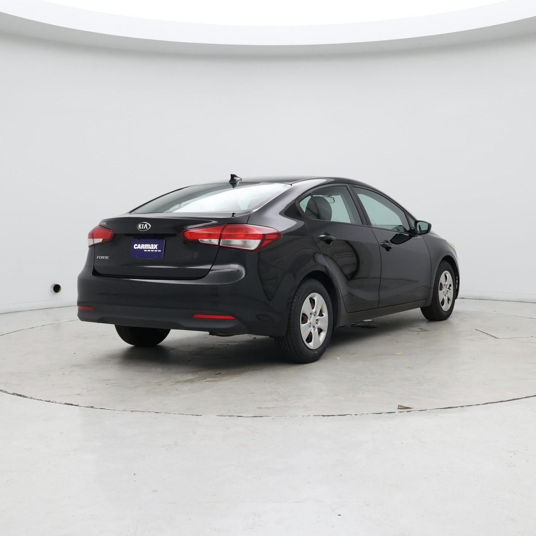 Thumbnail: 2017 Kia Forte - 8