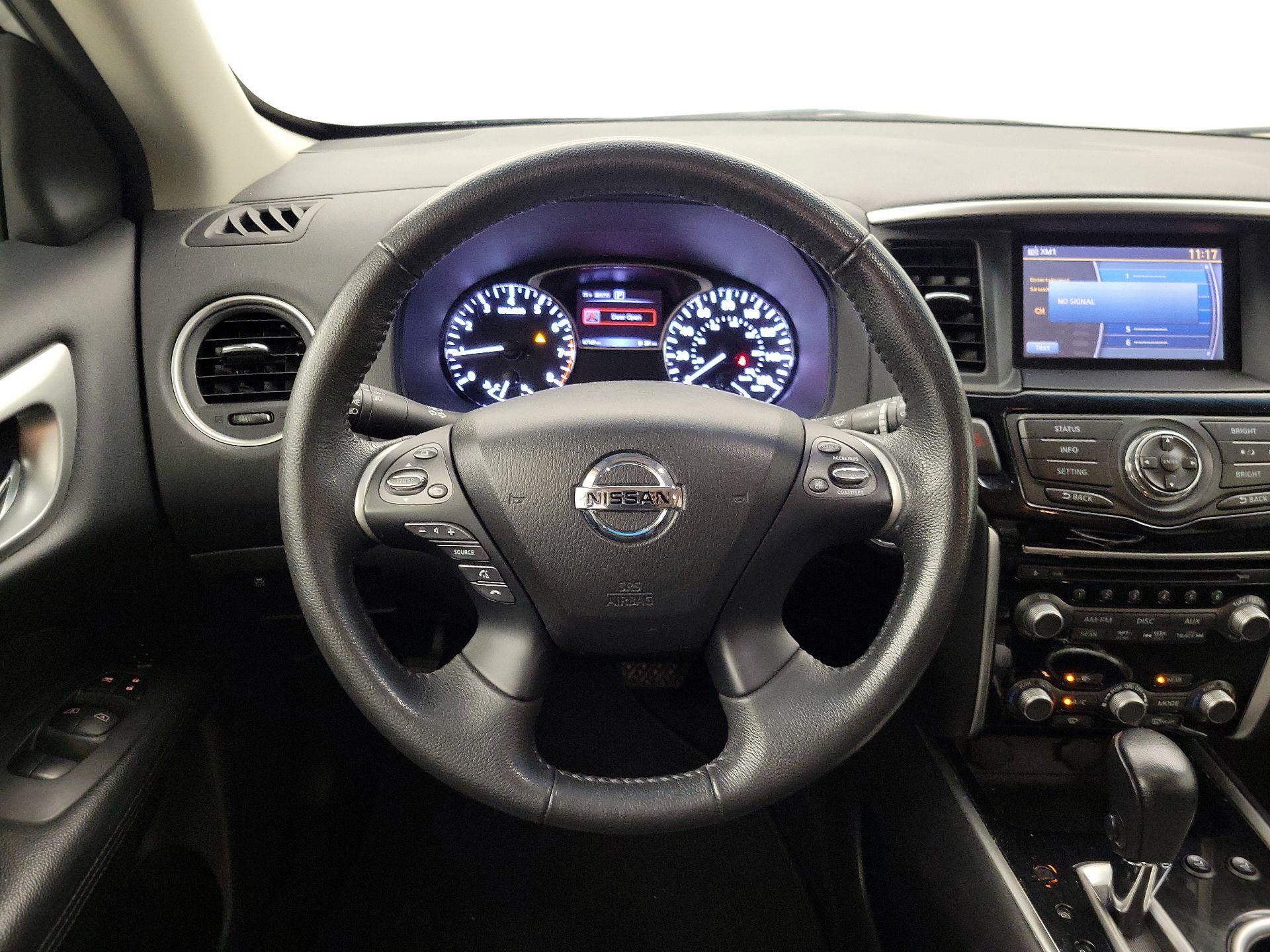 Thumbnail: 2016 Nissan Pathfinder - 10