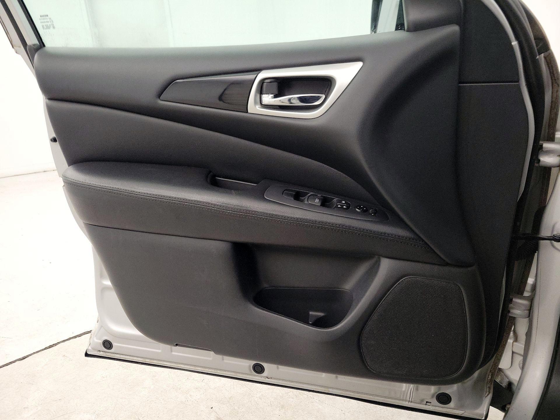Thumbnail: 2016 Nissan Pathfinder - 12
