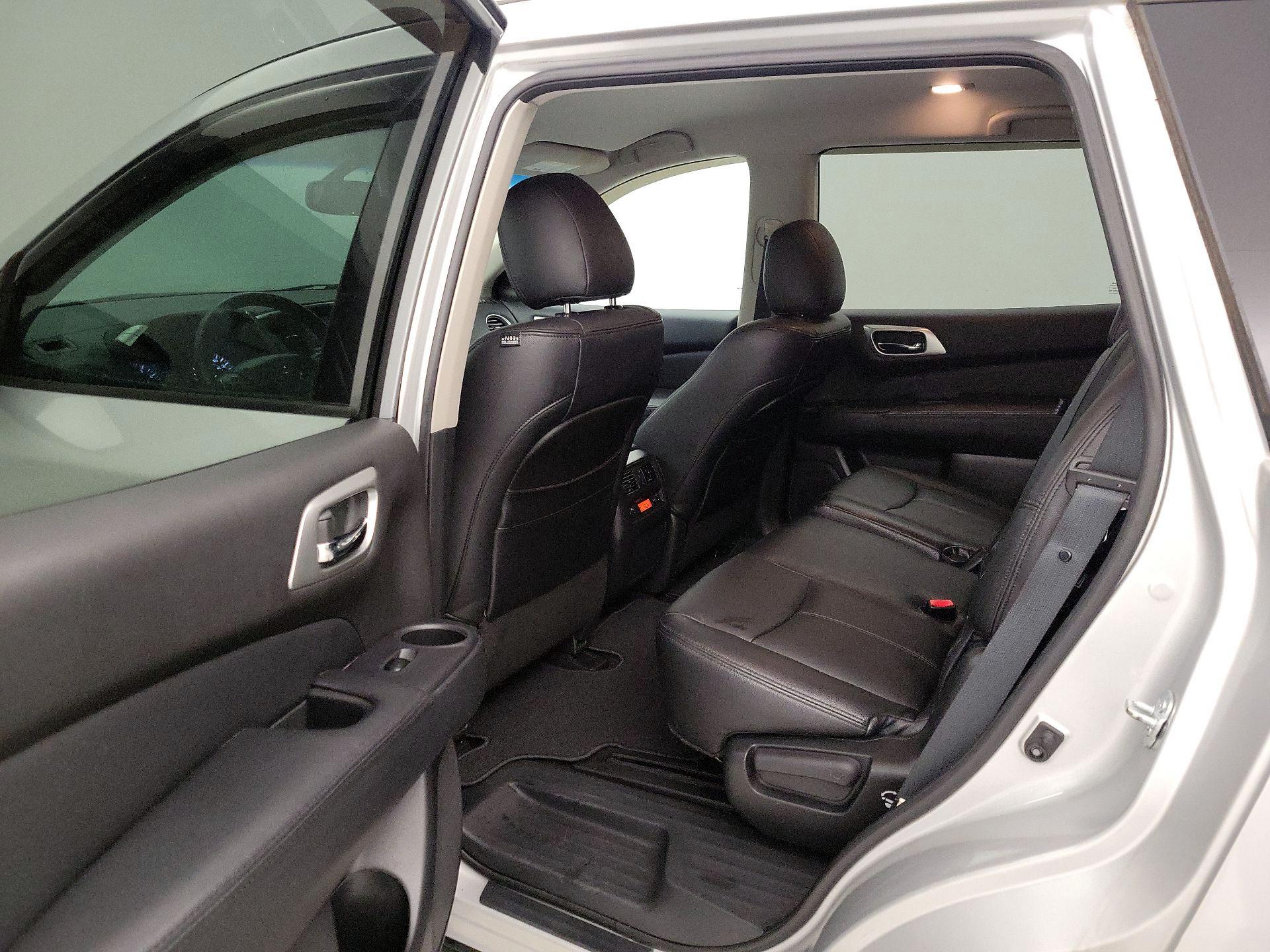 Thumbnail: 2016 Nissan Pathfinder - 19