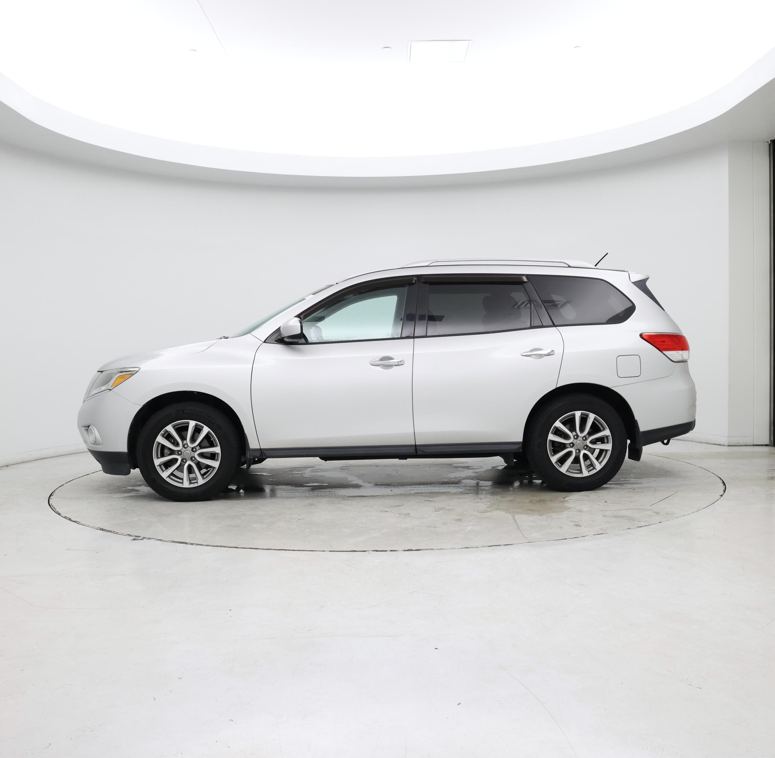 Thumbnail: 2016 Nissan Pathfinder - 3