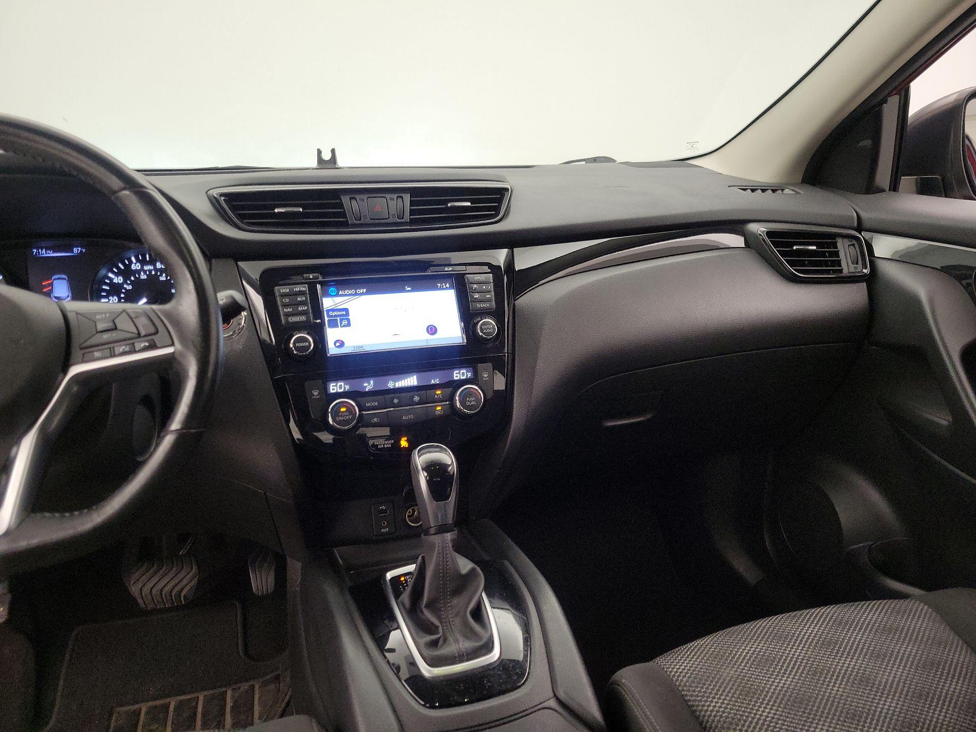 Thumbnail: 2017 Nissan Rogue Sport - 9
