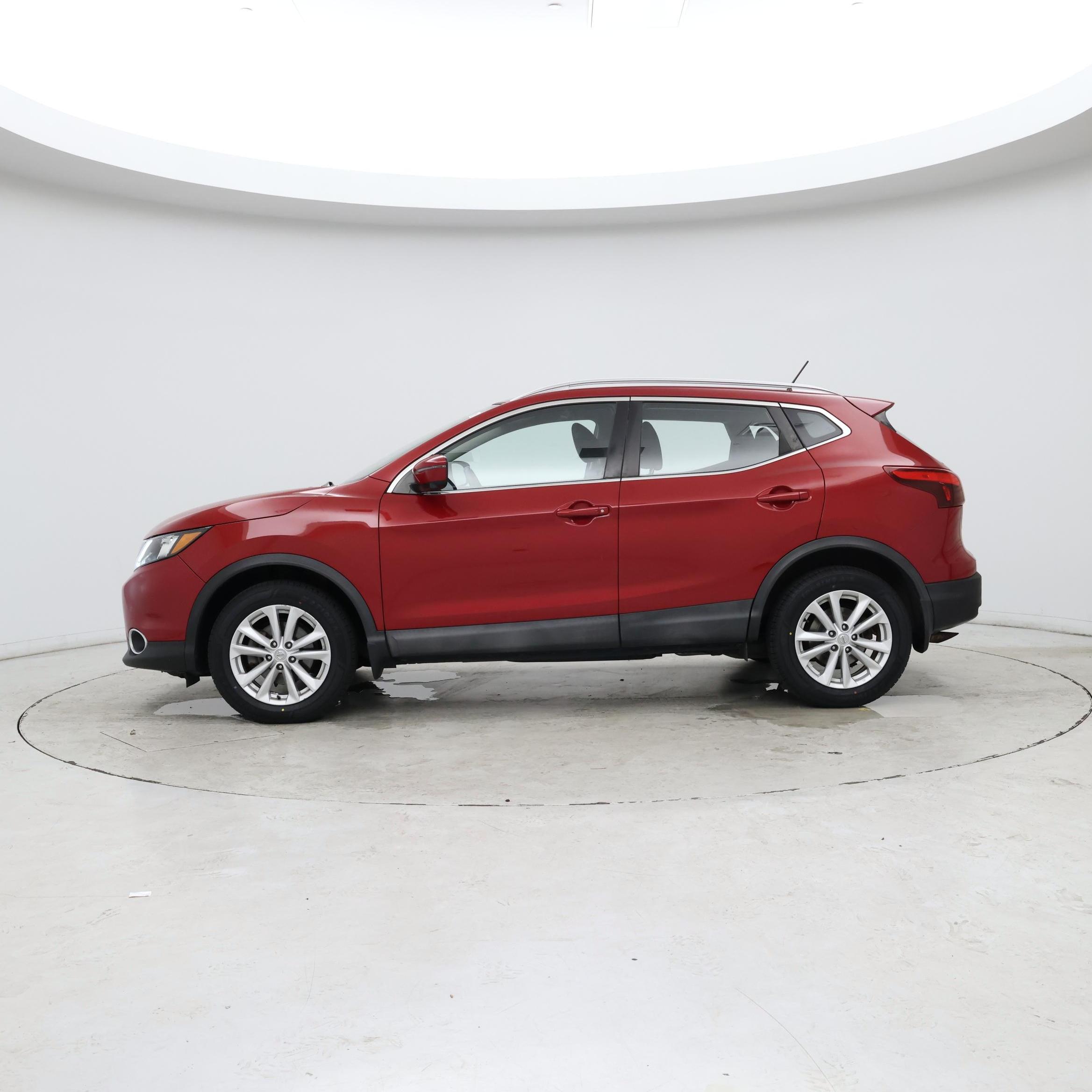 Thumbnail: 2017 Nissan Rogue Sport - 3