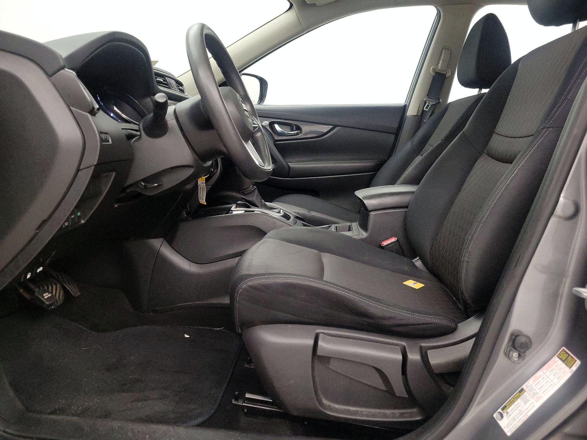 Thumbnail: 2017 Nissan Rogue - 11