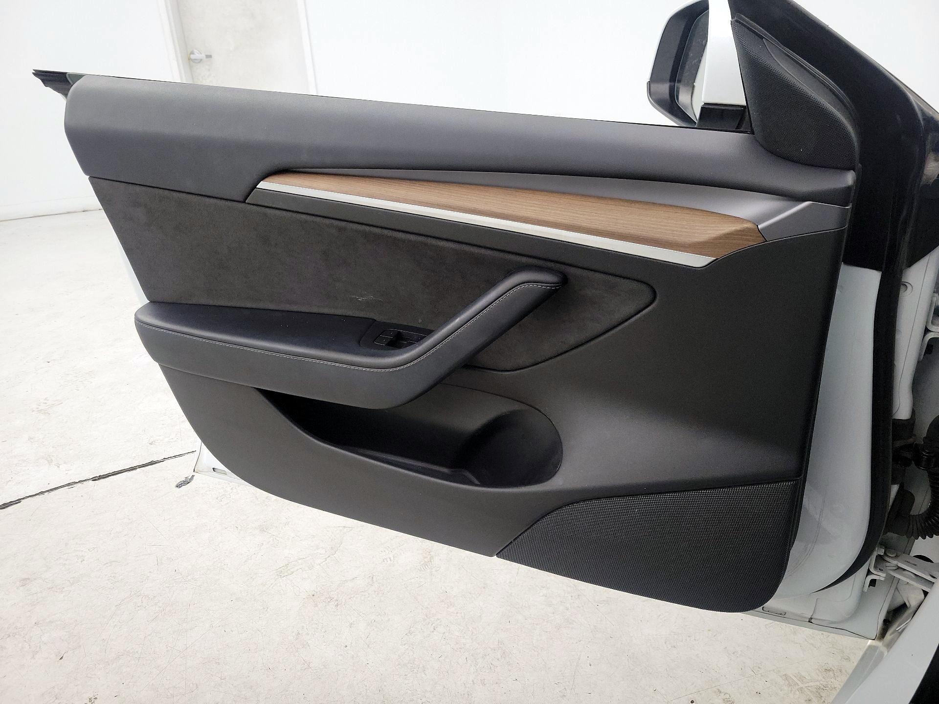 Thumbnail: 2021 Tesla Model 3 - 12