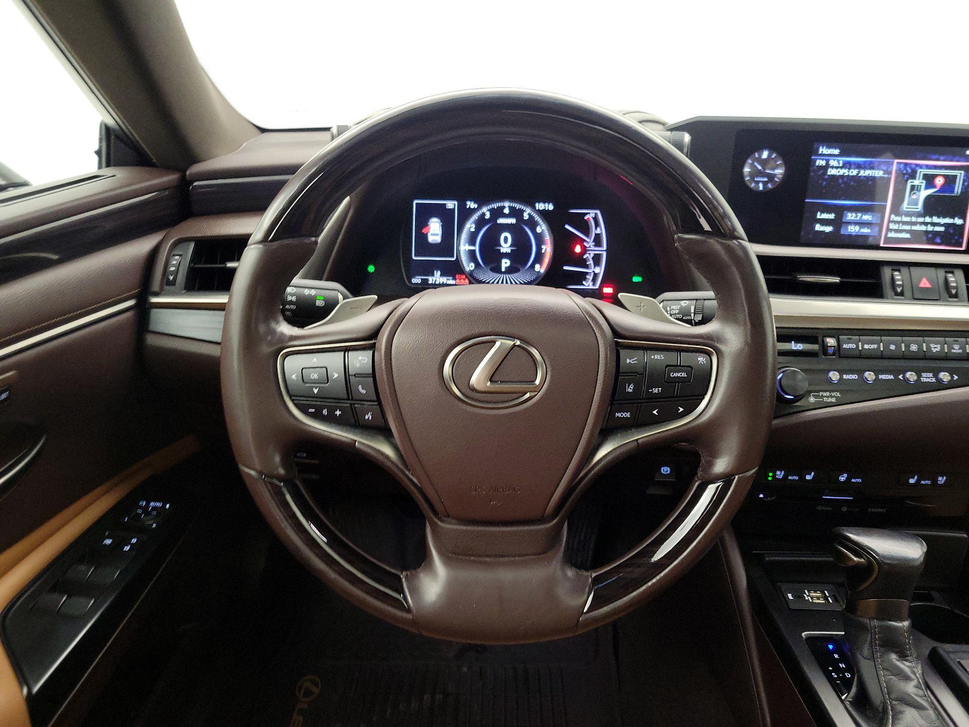 Thumbnail: 2020 Lexus ES - 10