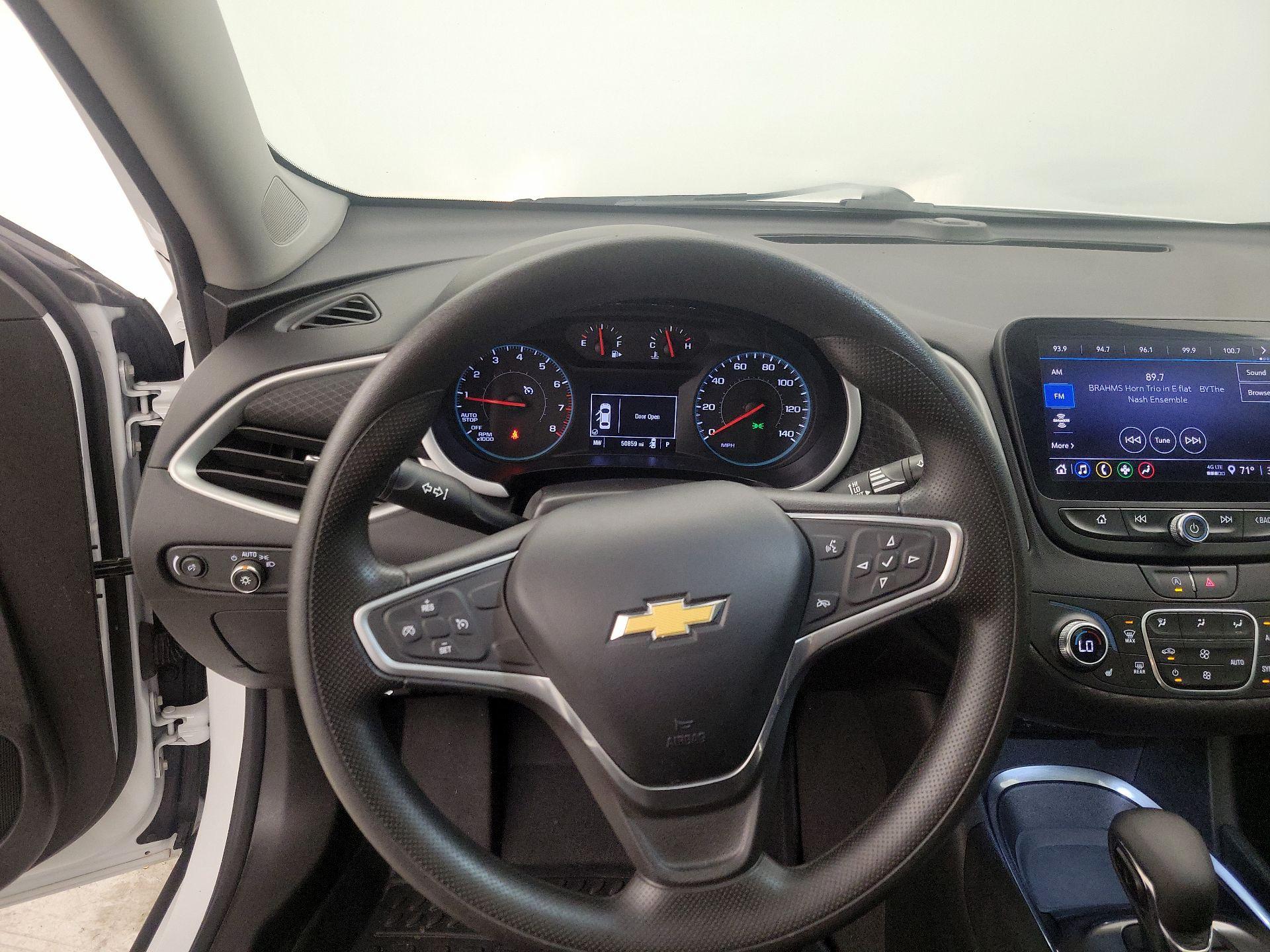 Thumbnail: 2022 Chevrolet Malibu - 10