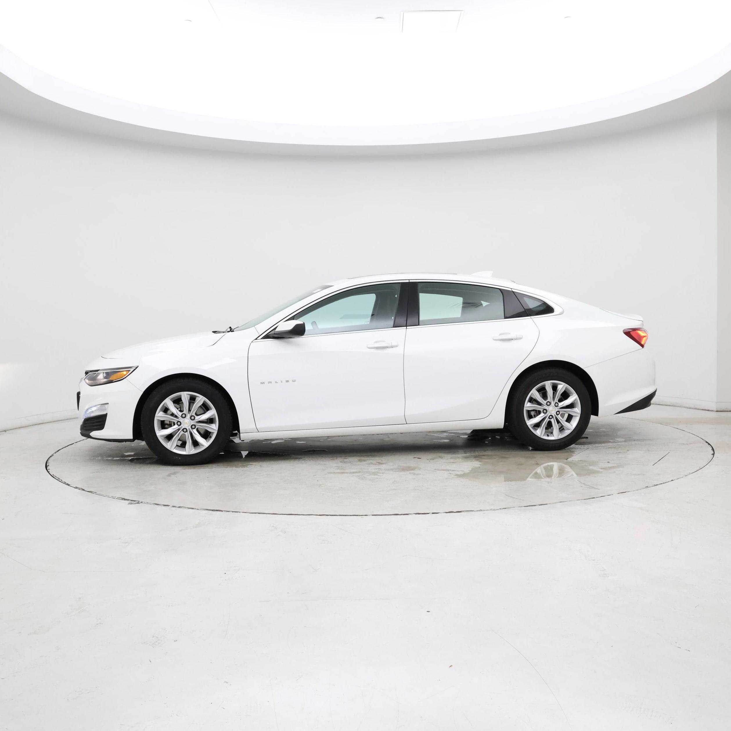 Thumbnail: 2022 Chevrolet Malibu - 3