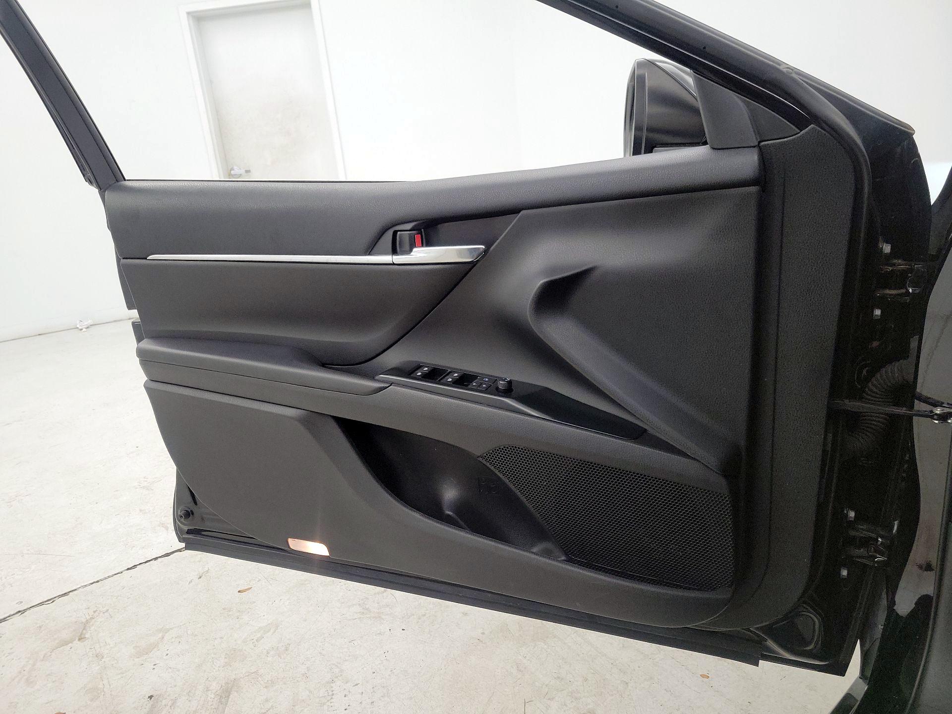 Thumbnail: 2019 Toyota Camry - 12