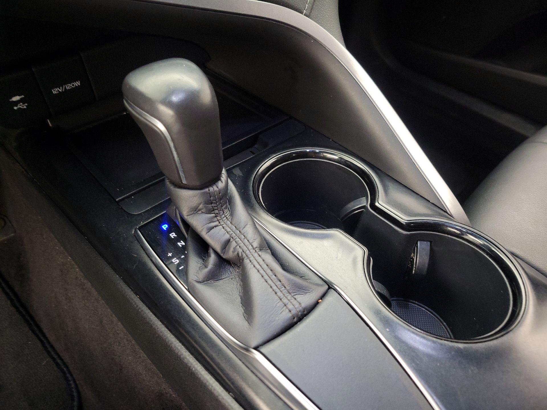 Thumbnail: 2019 Toyota Camry - 17