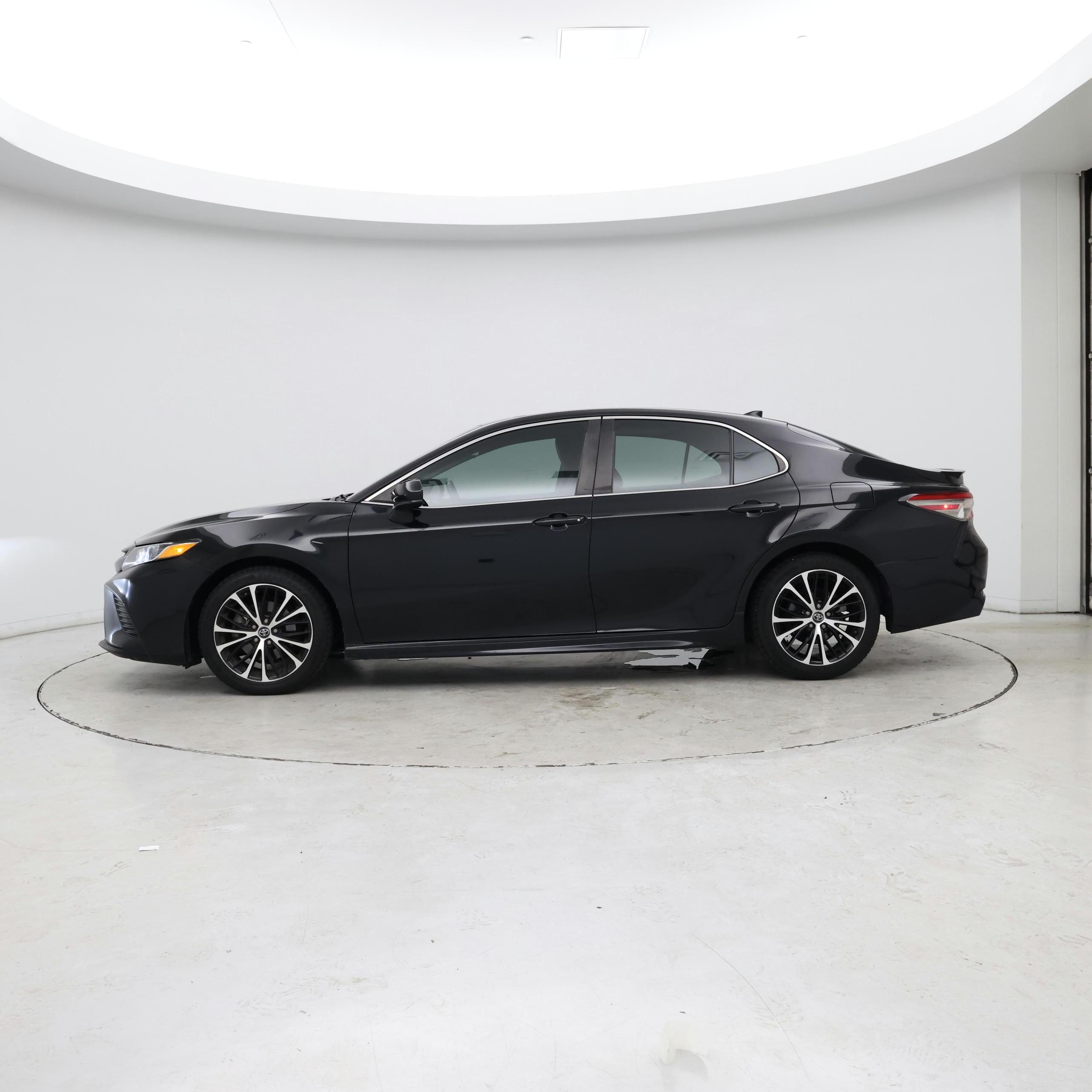 Thumbnail: 2019 Toyota Camry - 3