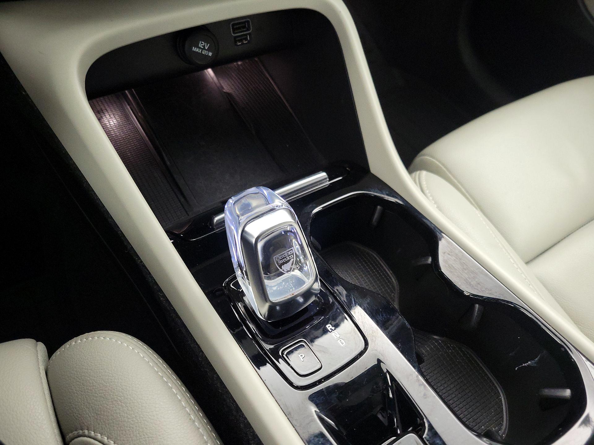 Thumbnail: 2020 Volvo XC40 - 17