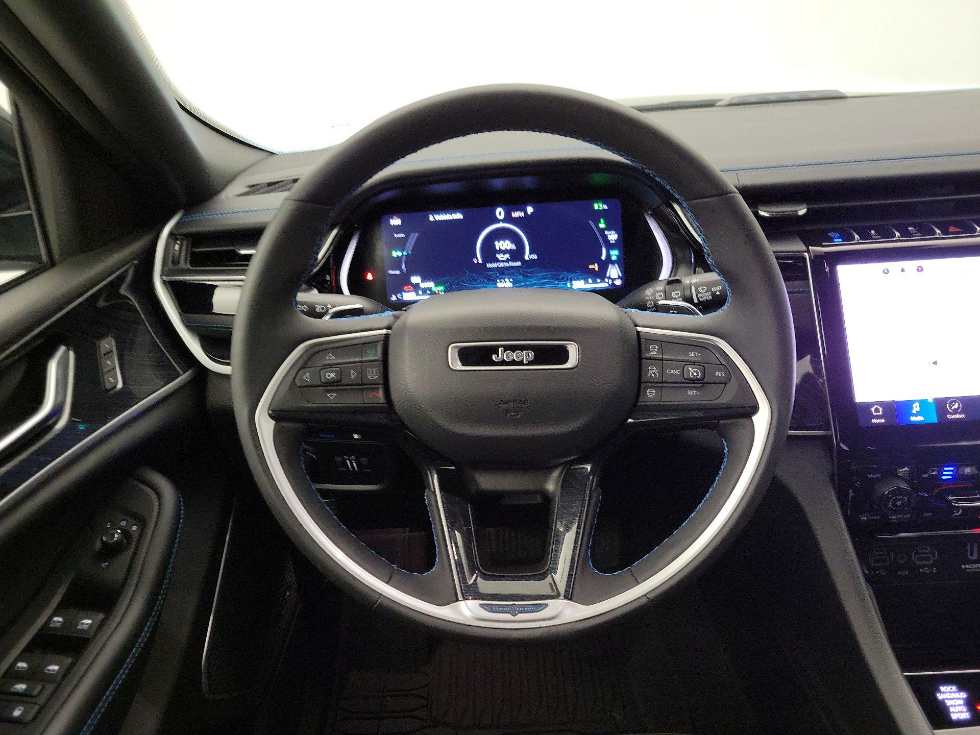 Thumbnail: 2023 Jeep Grand Cherokee - 10