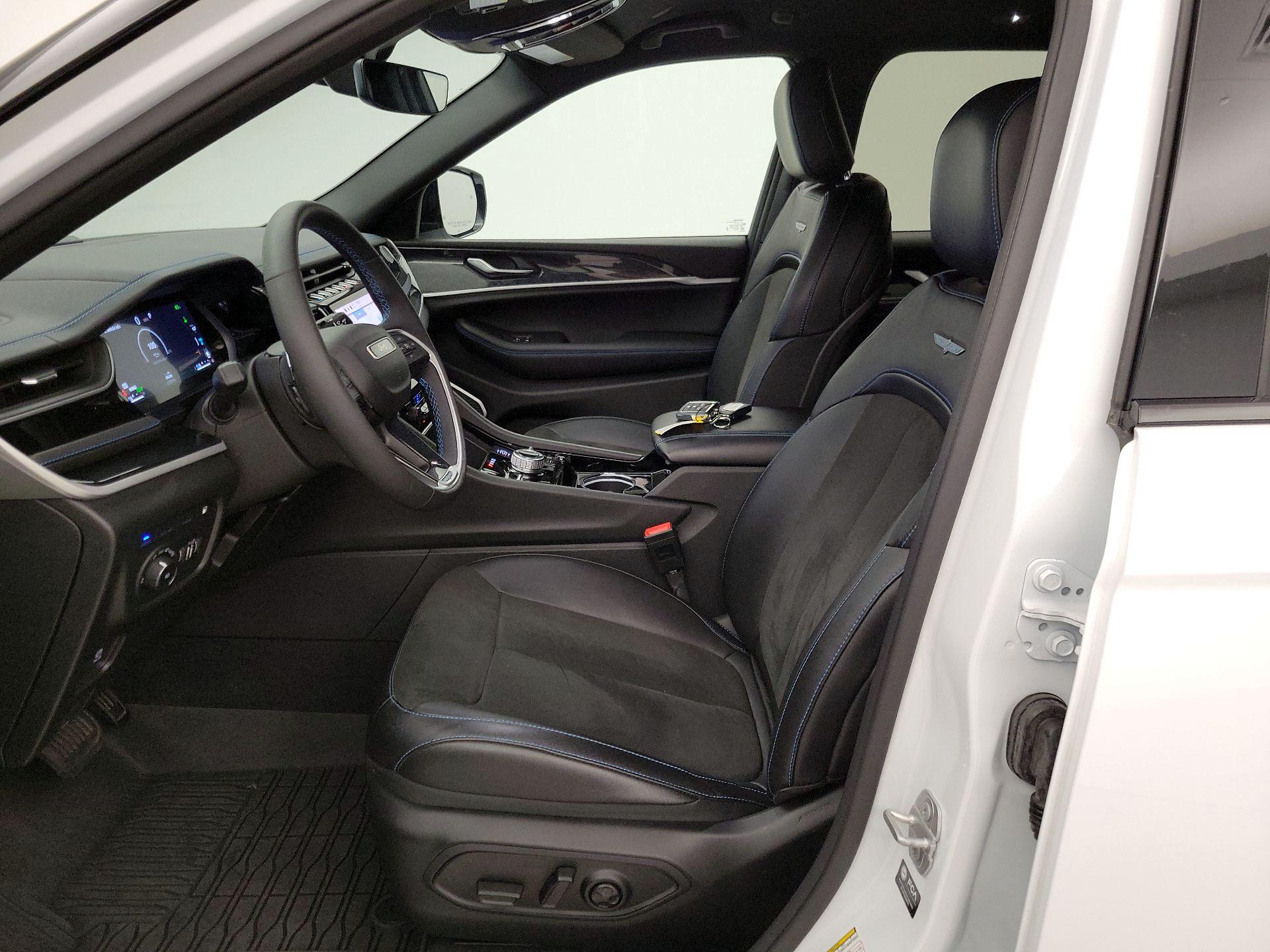 Thumbnail: 2023 Jeep Grand Cherokee - 11