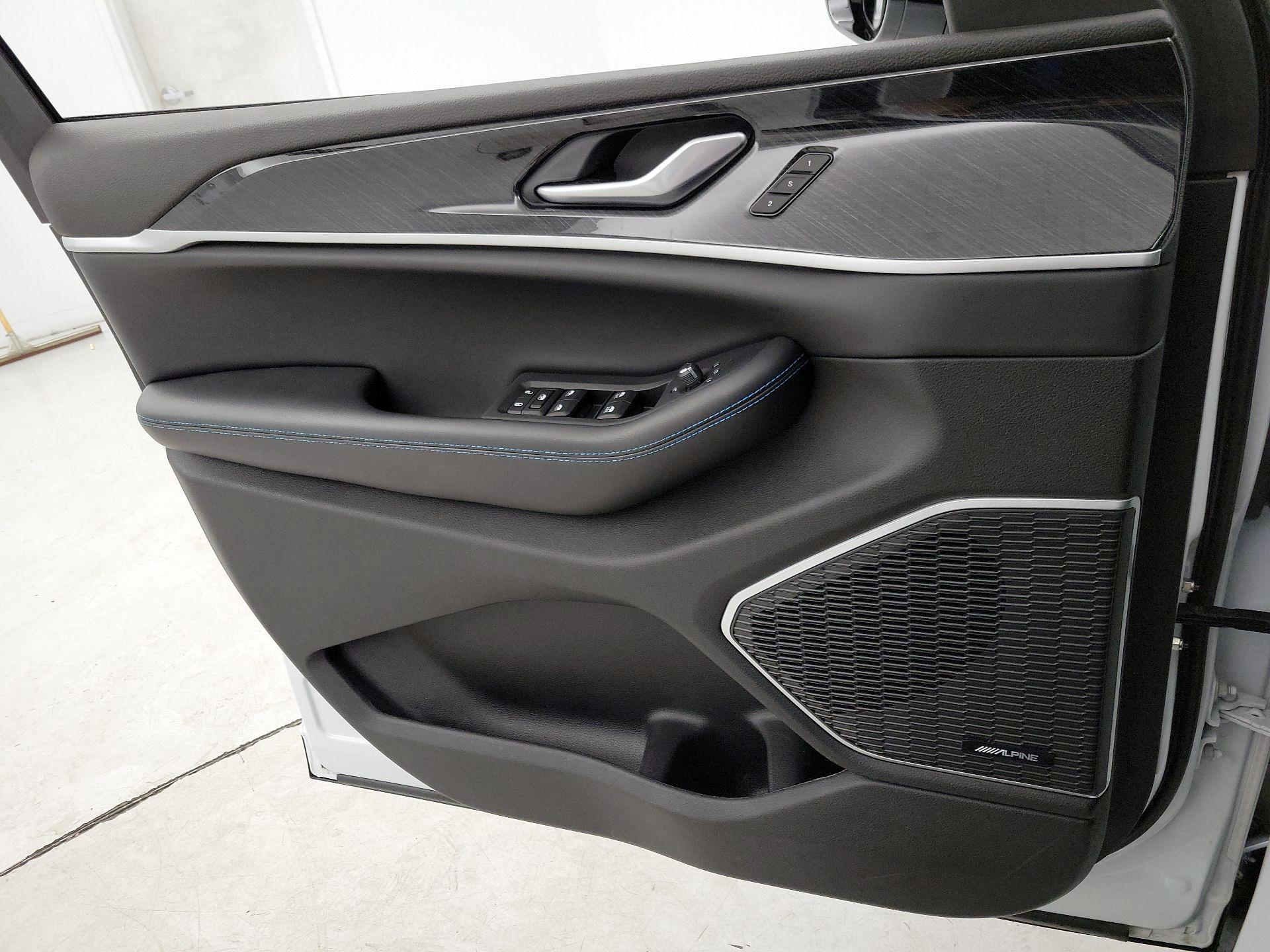 Thumbnail: 2023 Jeep Grand Cherokee - 12