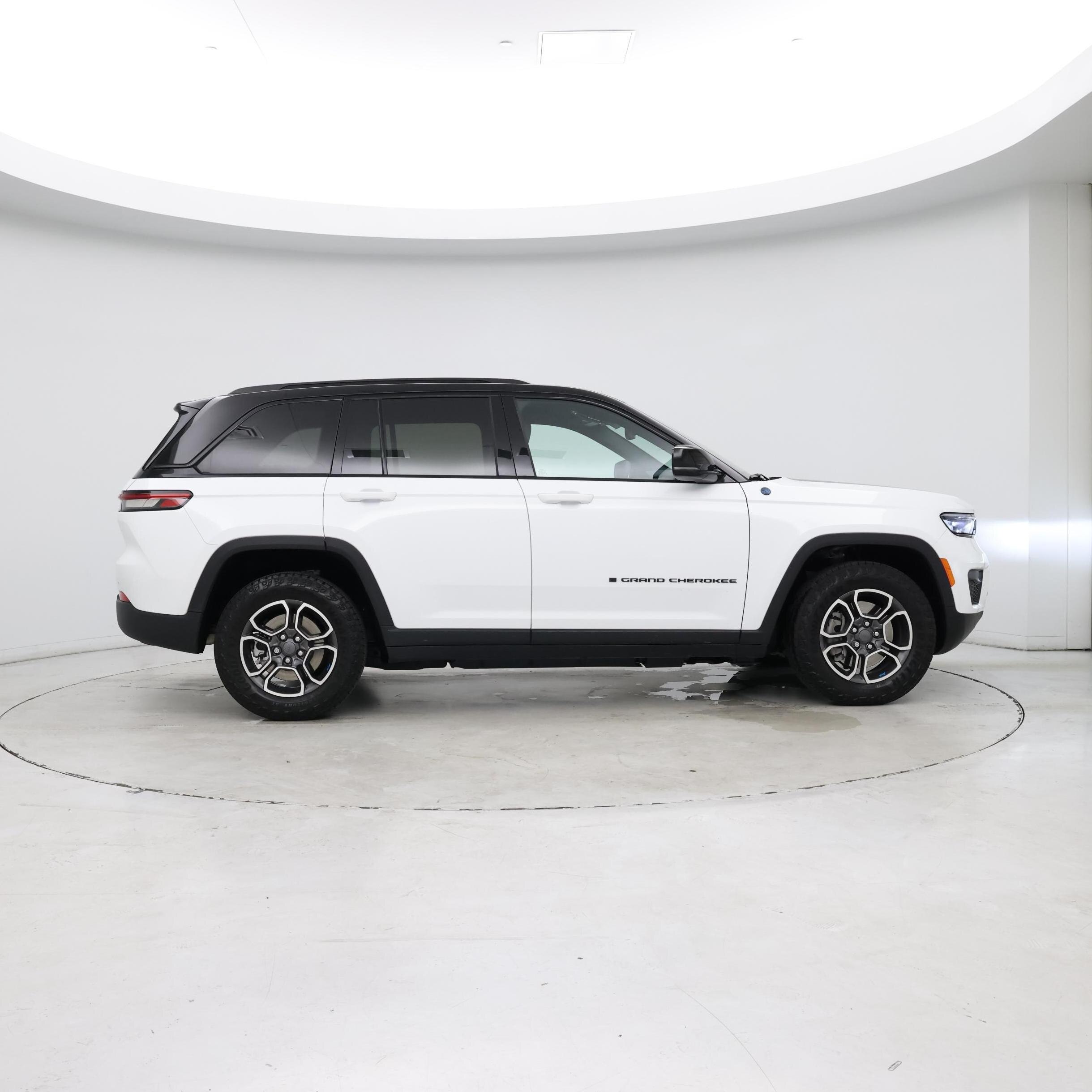 Thumbnail: 2023 Jeep Grand Cherokee - 7