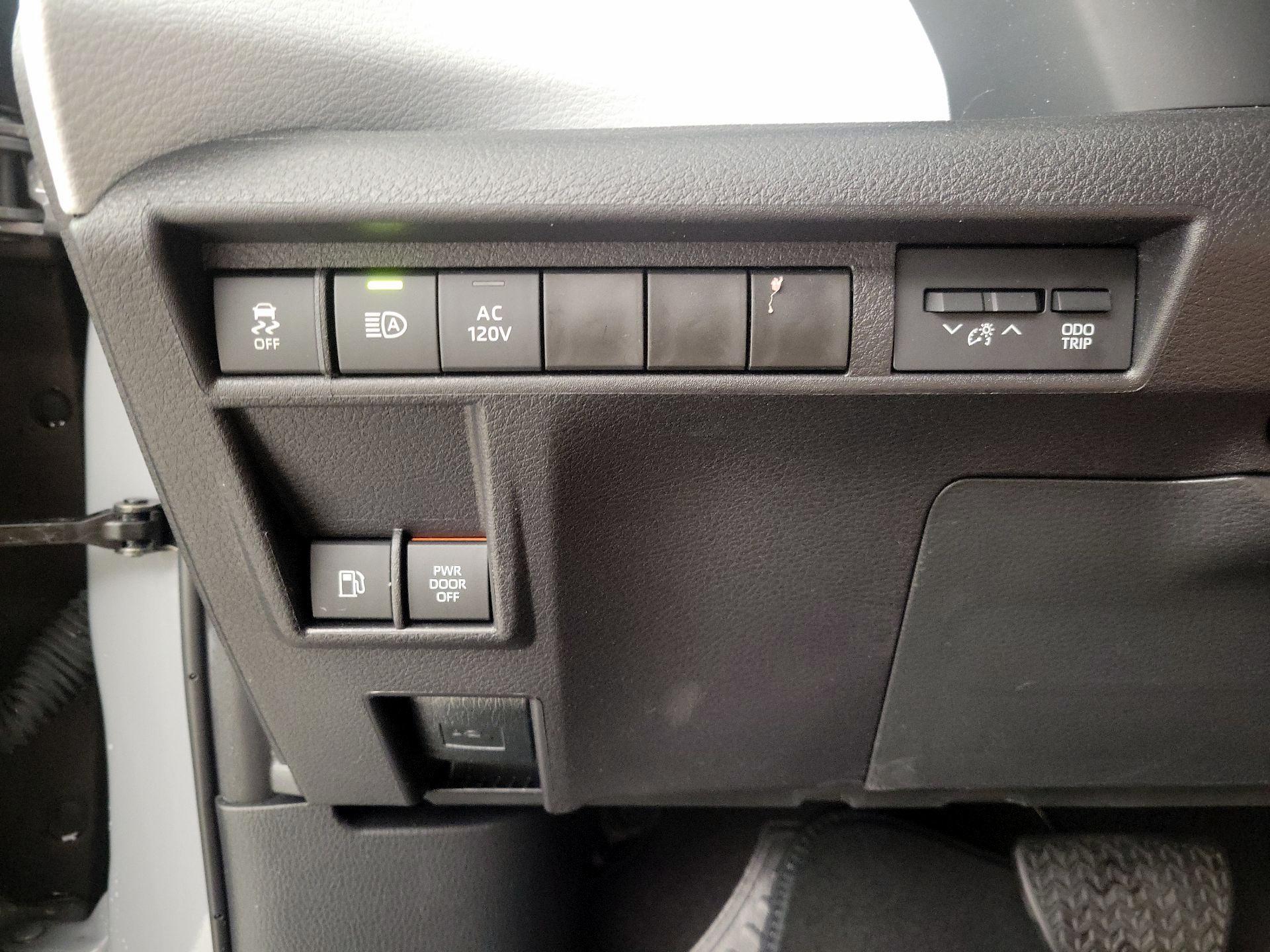 Thumbnail: 2025 Toyota Sienna - 13