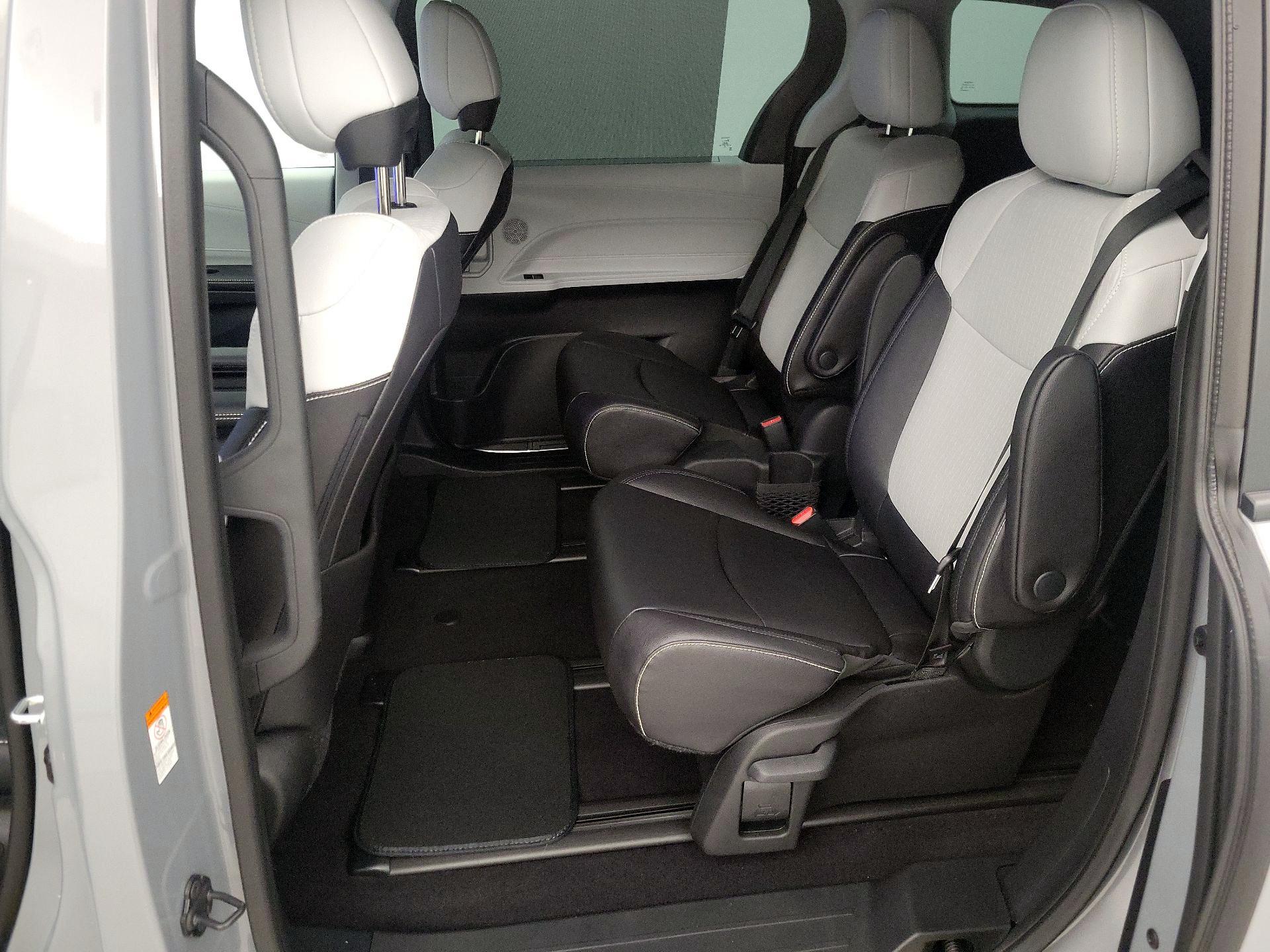 Thumbnail: 2025 Toyota Sienna - 20
