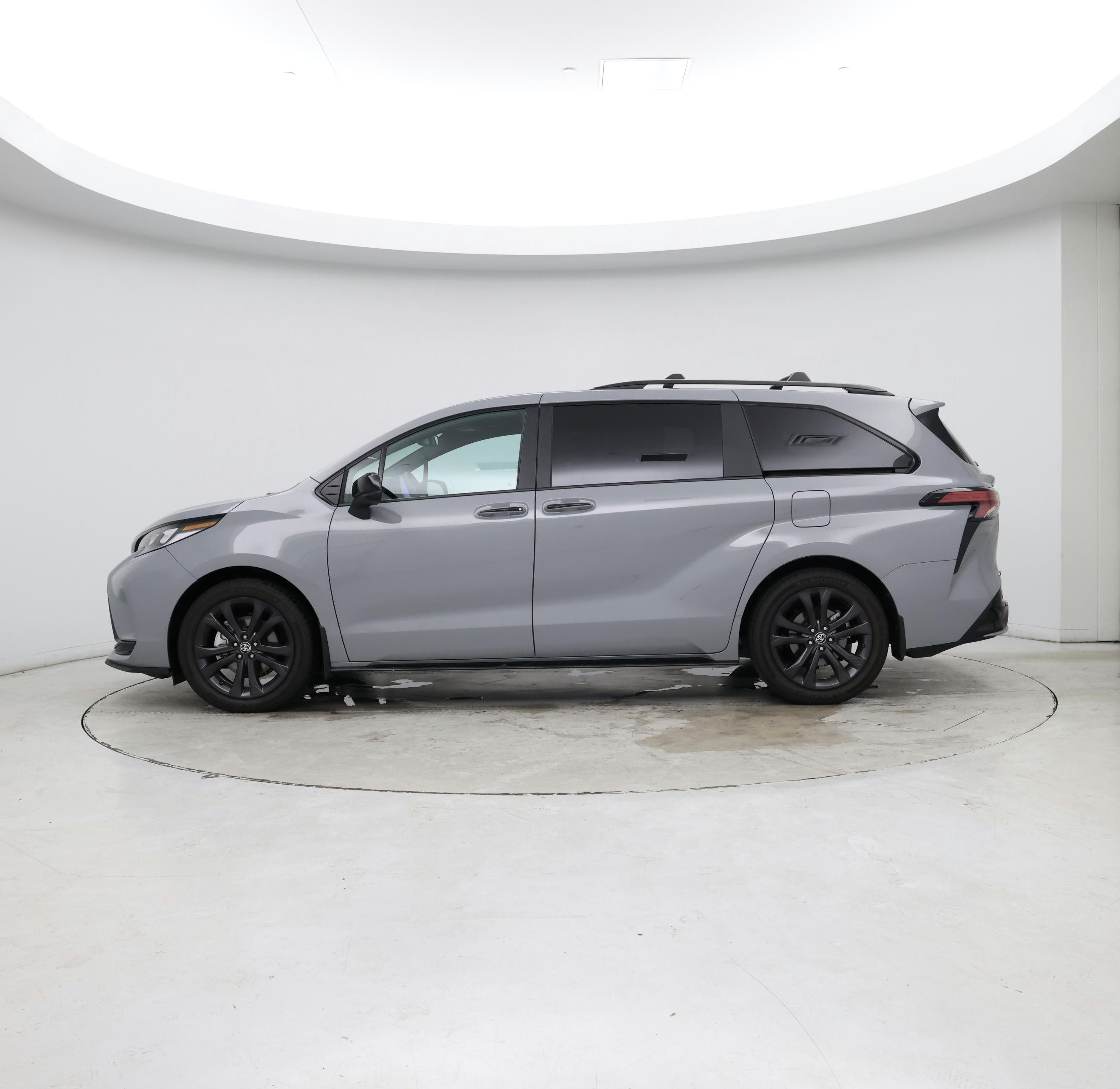 Thumbnail: 2025 Toyota Sienna - 3