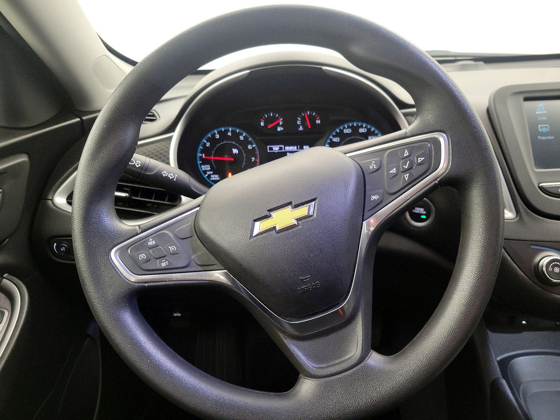 Thumbnail: 2018 Chevrolet Malibu - 10
