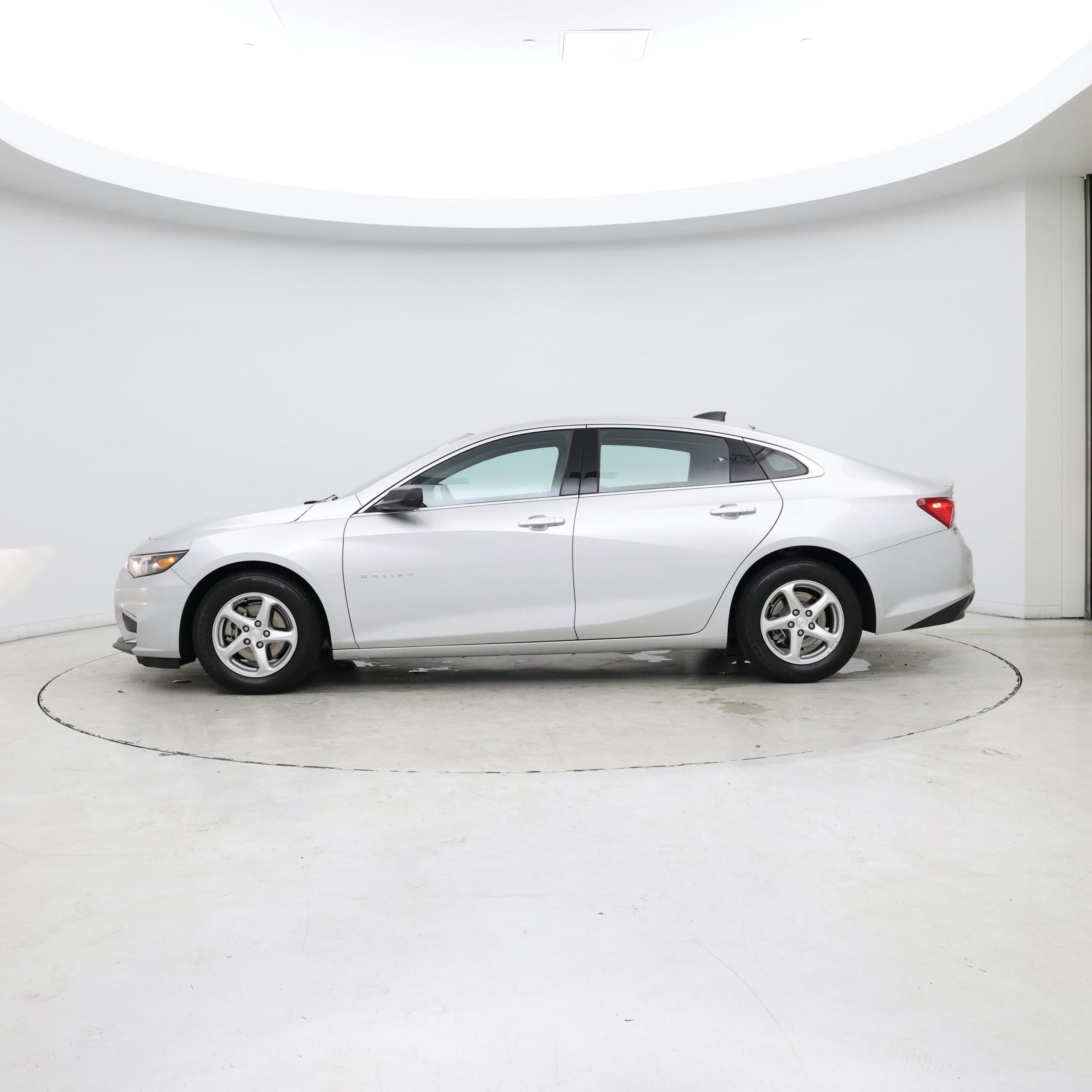Thumbnail: 2018 Chevrolet Malibu - 3