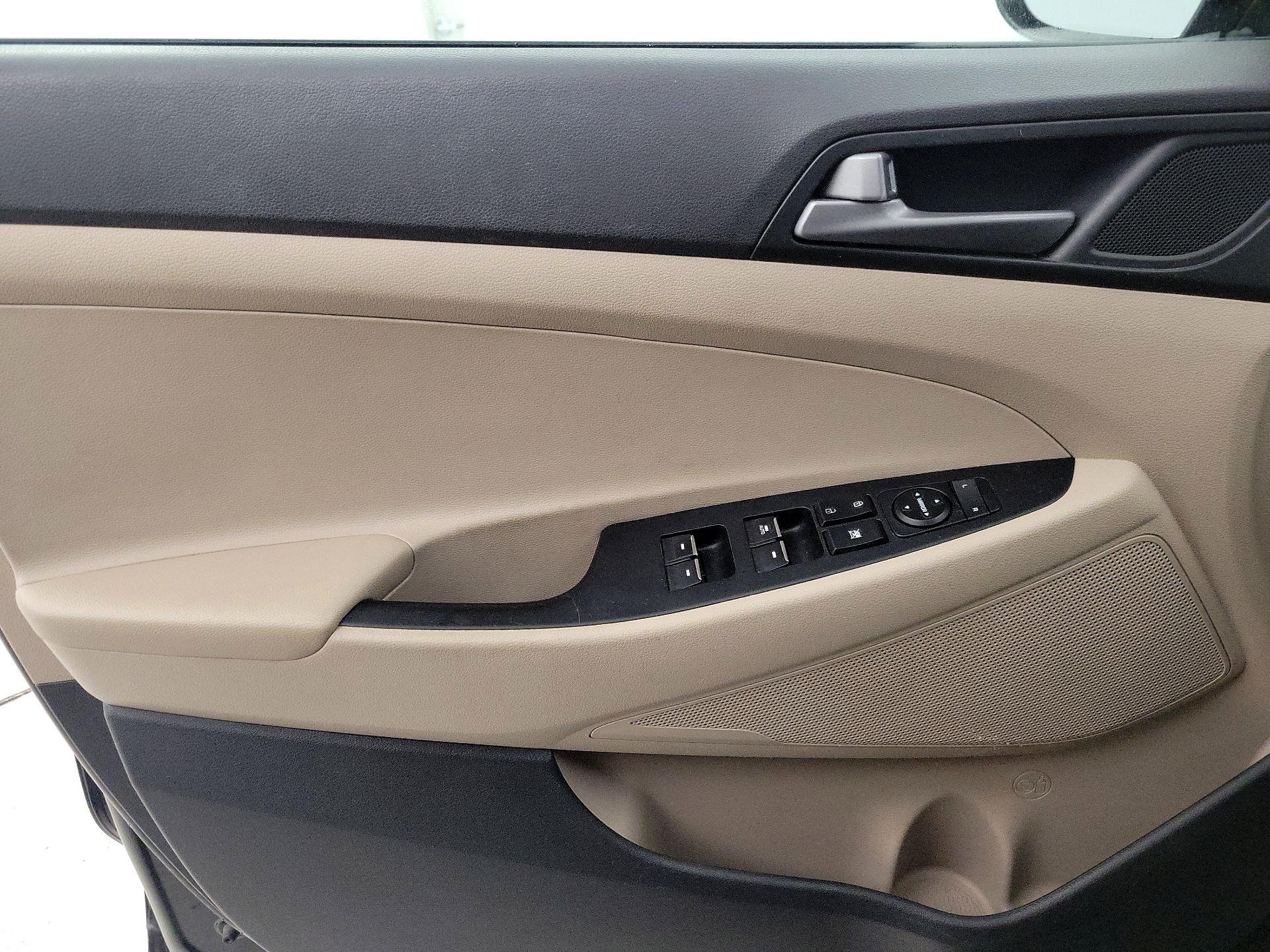 Thumbnail: 2016 Hyundai Tucson - 12