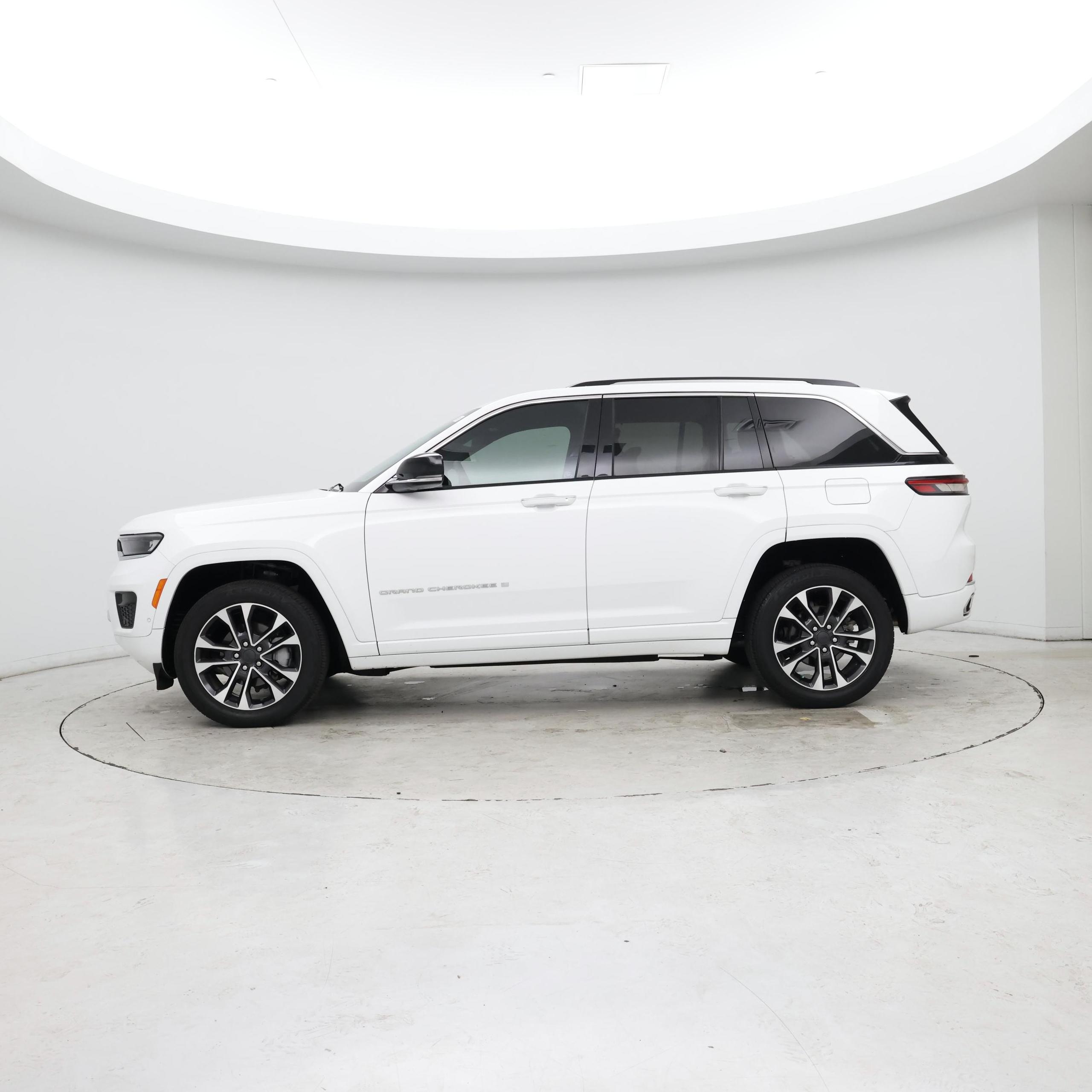 Thumbnail: 2023 Jeep Grand Cherokee - 3