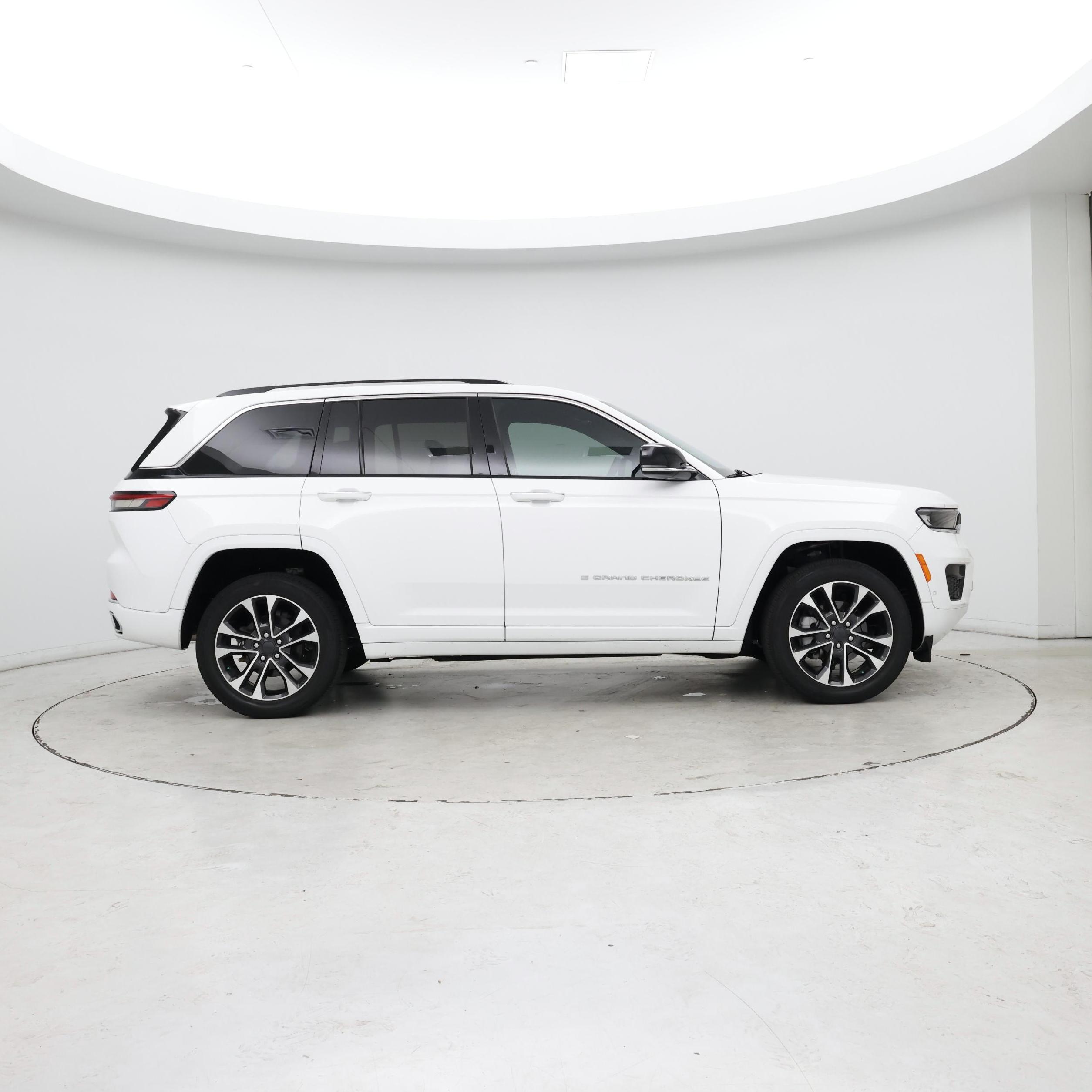 Thumbnail: 2023 Jeep Grand Cherokee - 7