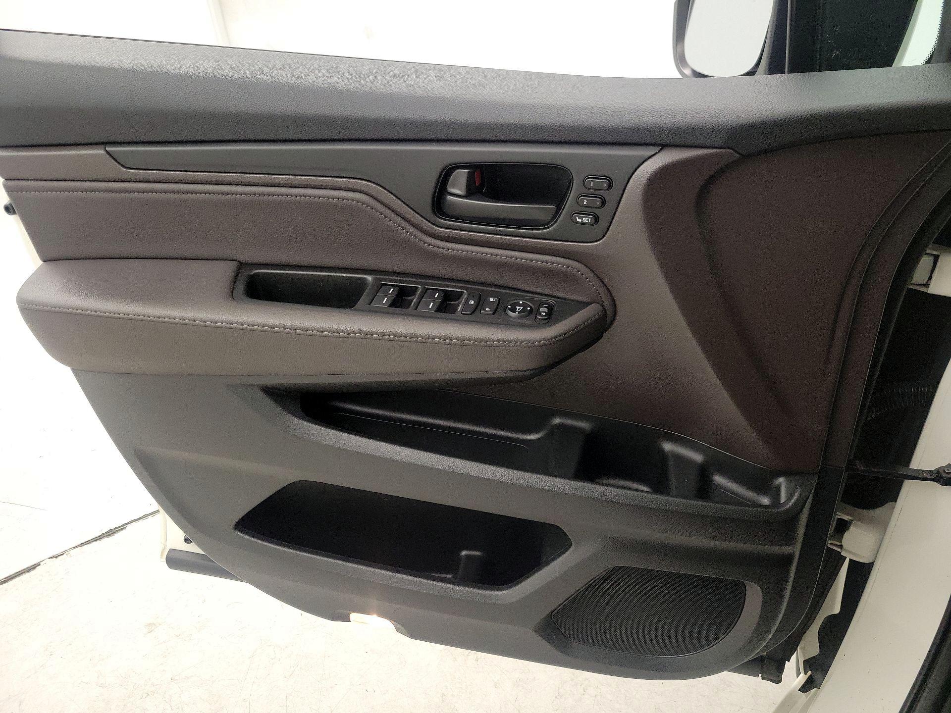 Thumbnail: 2018 Honda Odyssey - 12