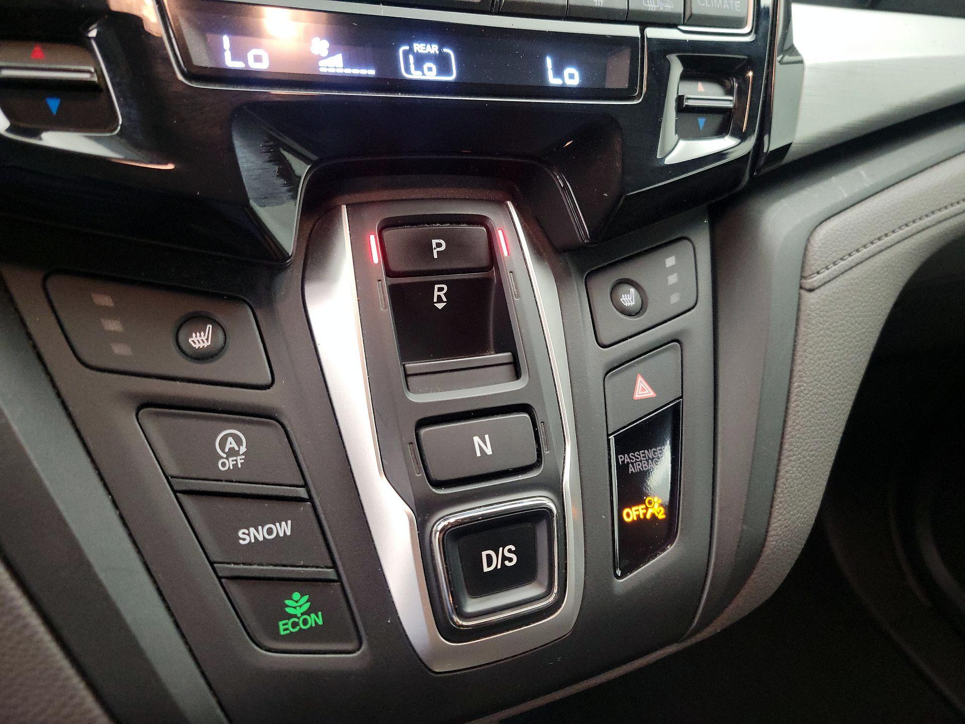 Thumbnail: 2018 Honda Odyssey - 17