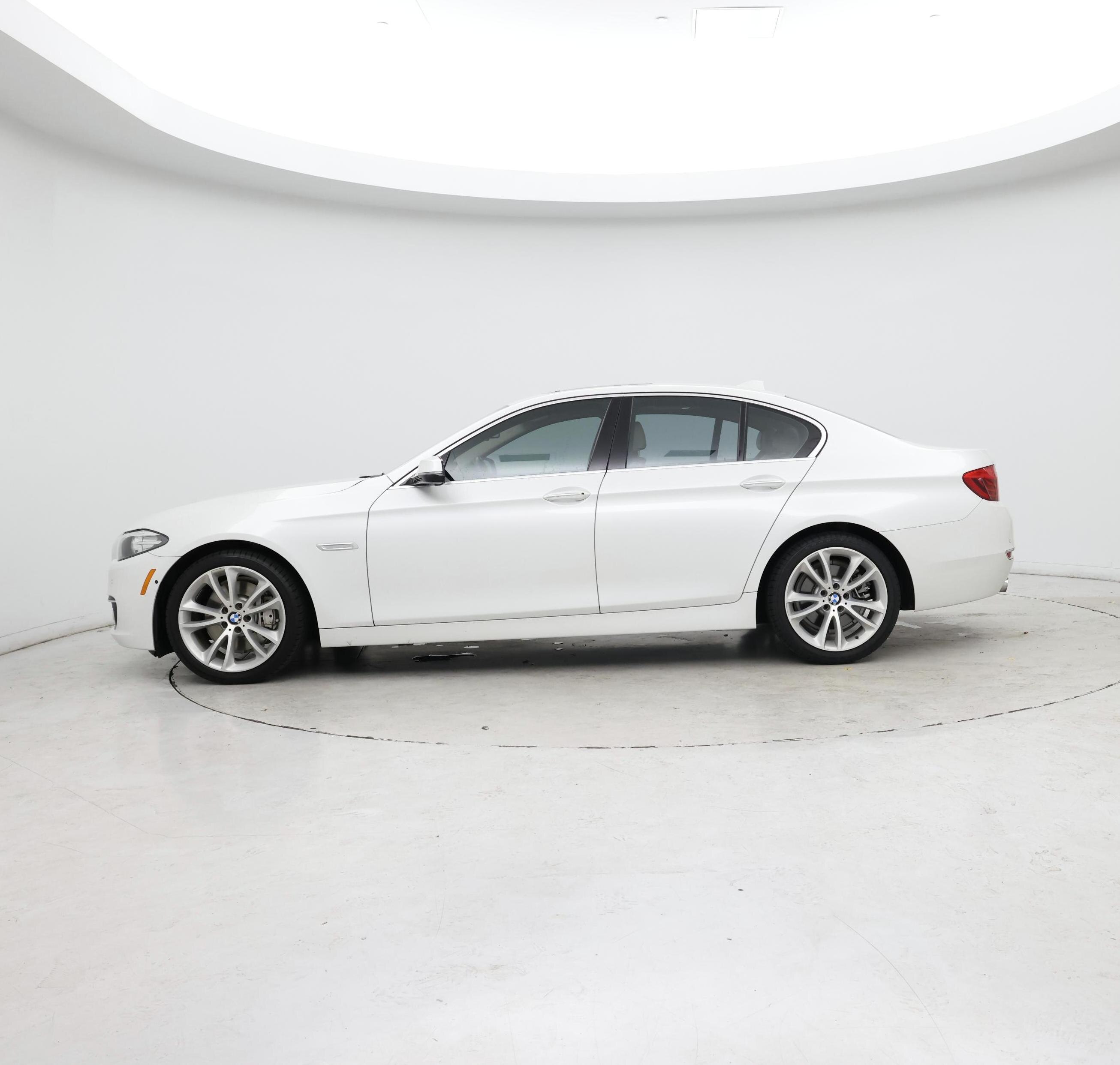 Thumbnail: 2016 BMW 5 Series - 3