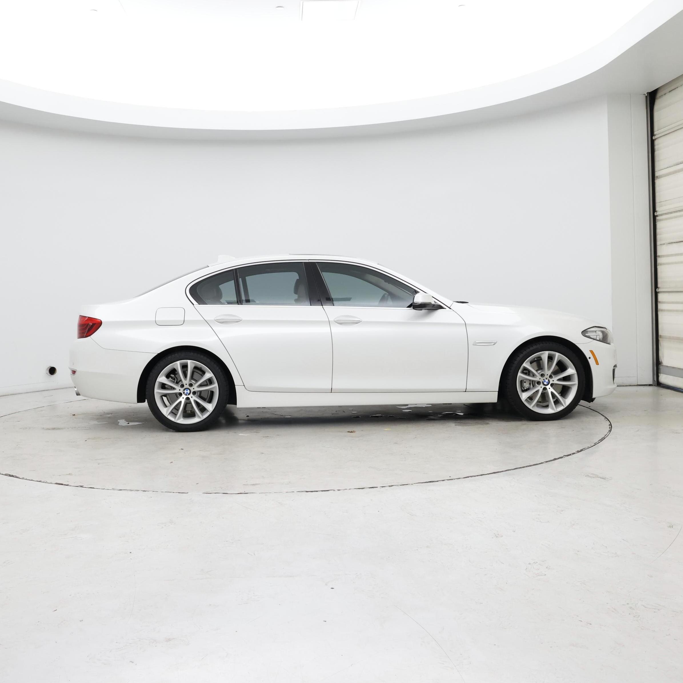 Thumbnail: 2016 BMW 5 Series - 7
