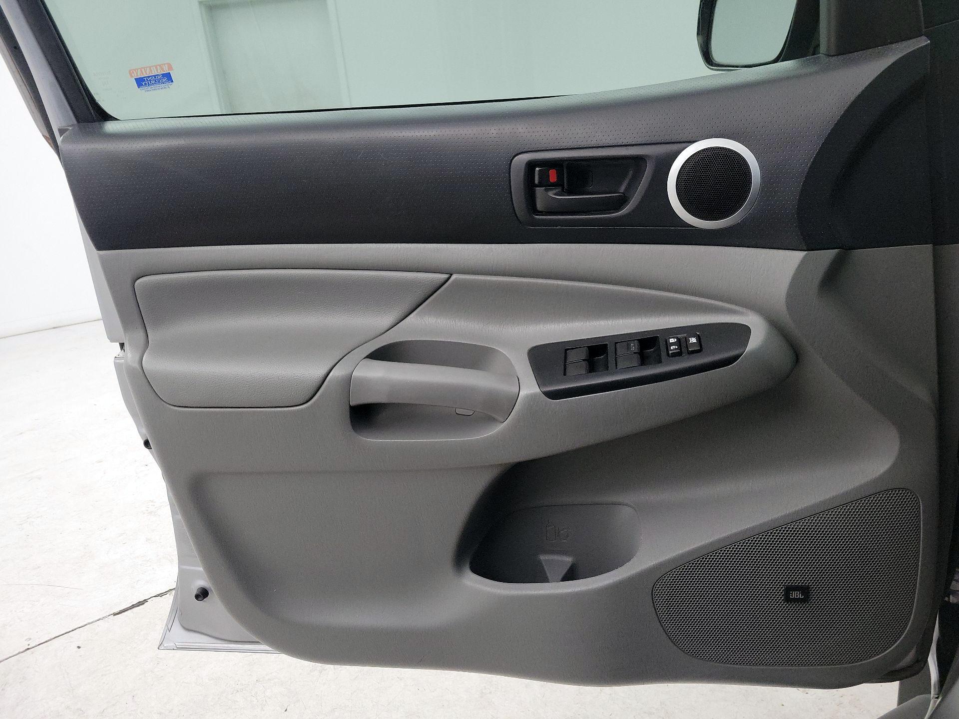 Thumbnail: 2015 Toyota Tacoma - 12
