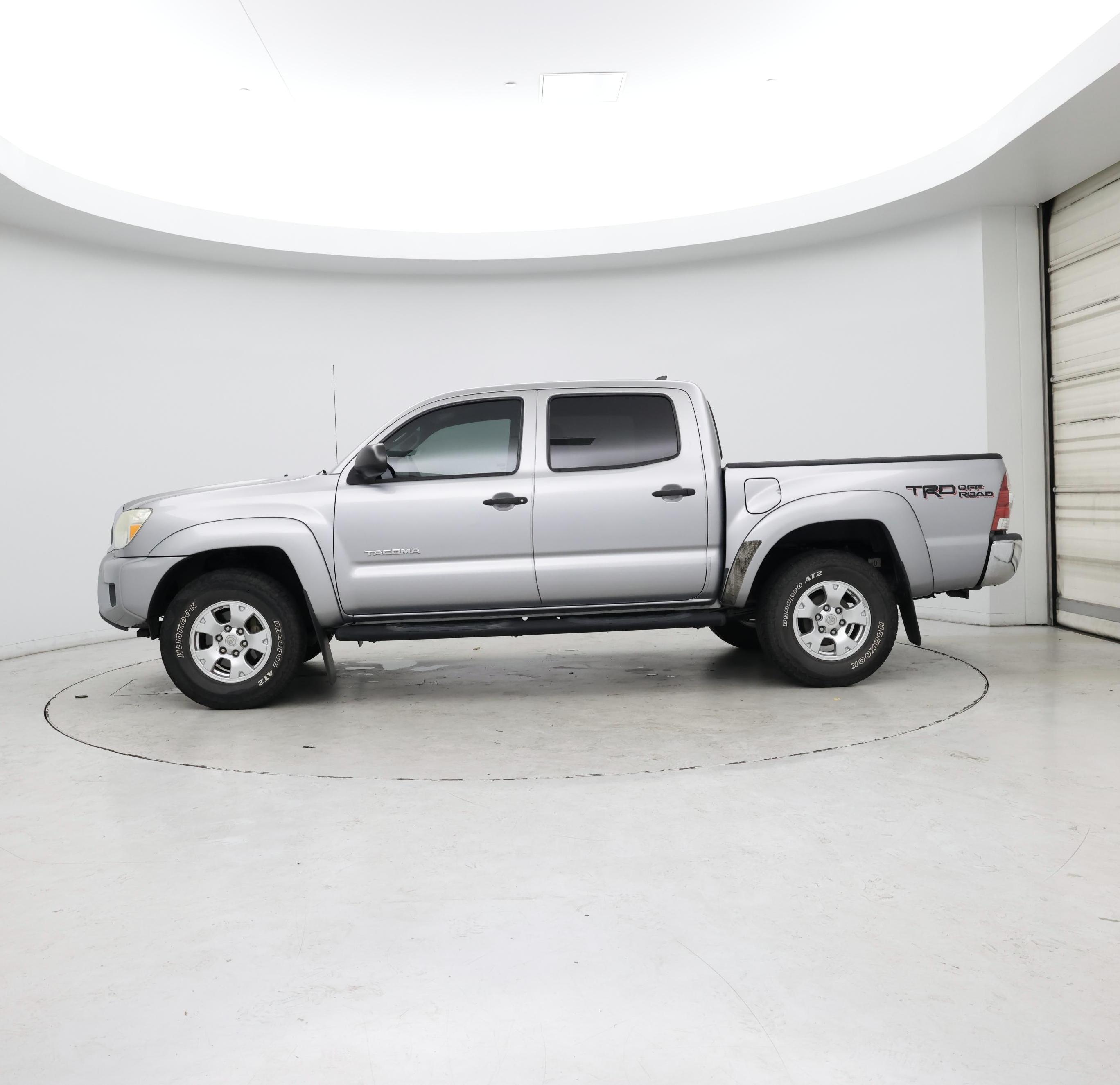 Thumbnail: 2015 Toyota Tacoma - 3