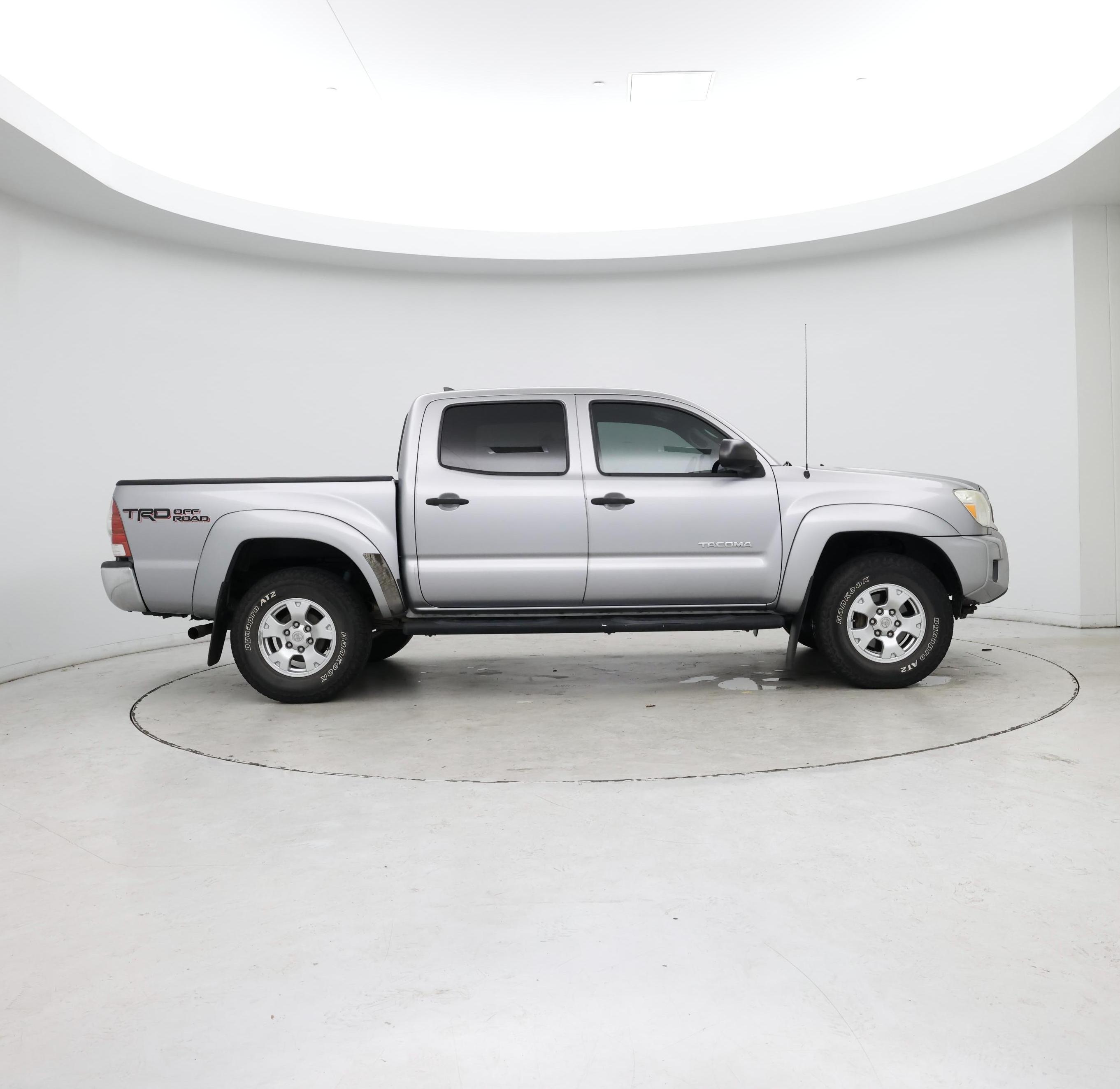 Thumbnail: 2015 Toyota Tacoma - 7
