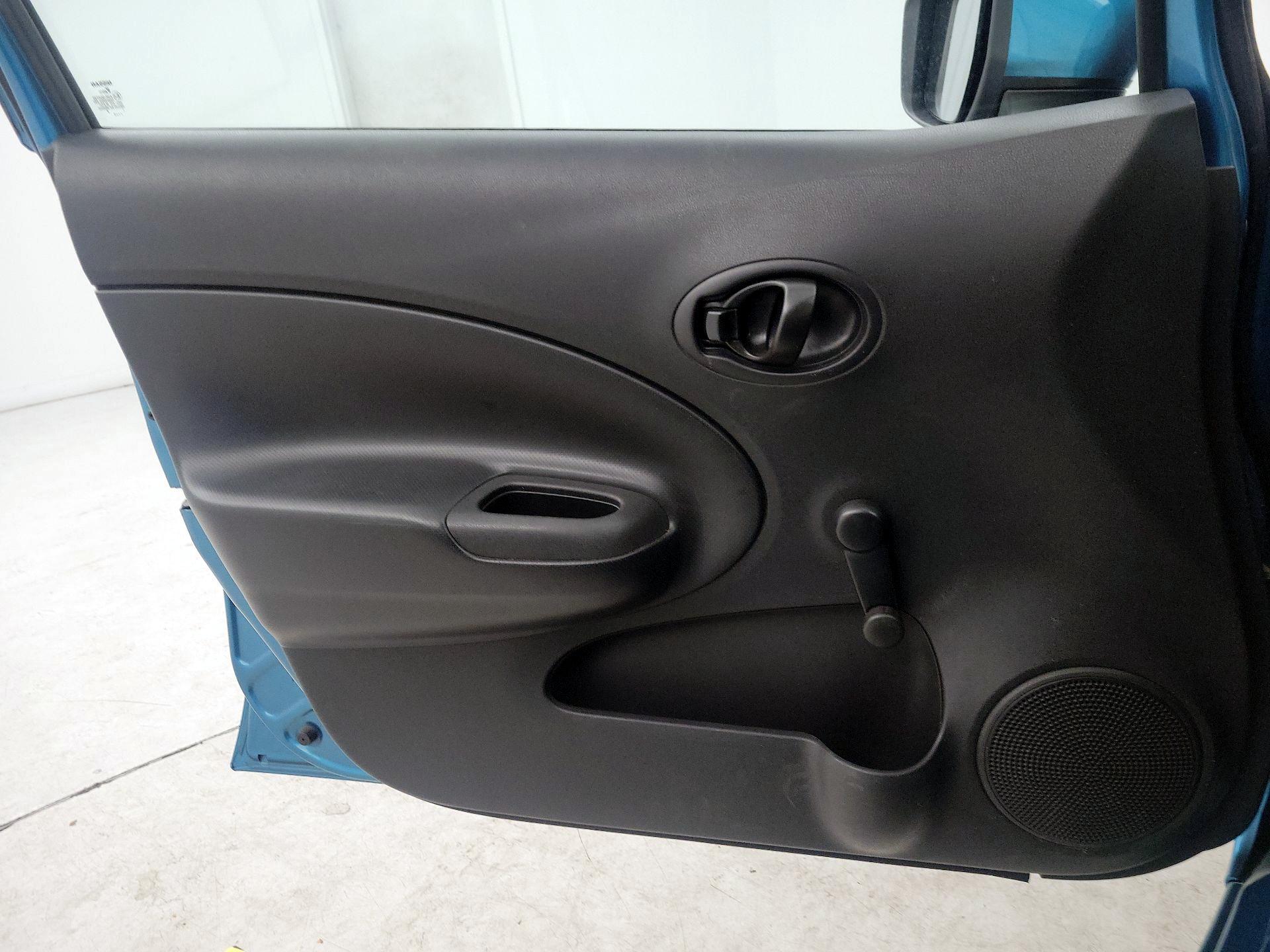 Thumbnail: 2015 Nissan Versa Note - 12