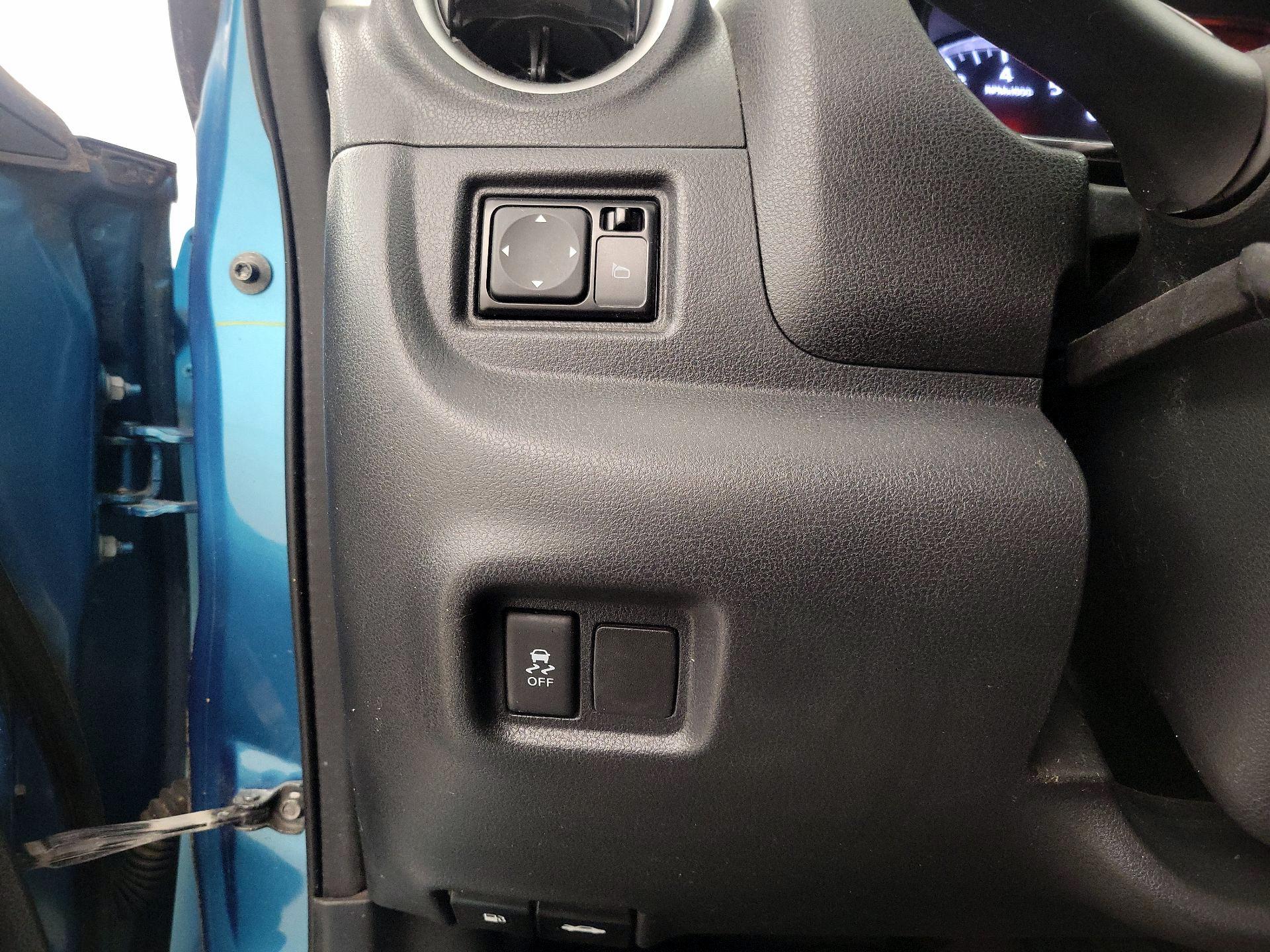 Thumbnail: 2015 Nissan Versa Note - 13