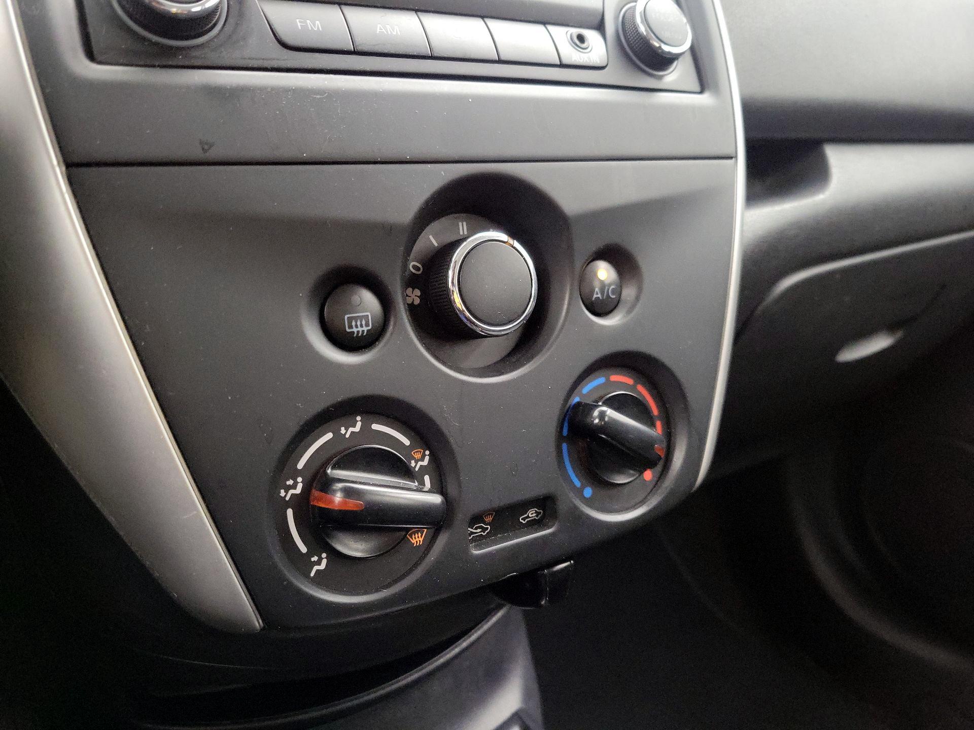 Thumbnail: 2015 Nissan Versa Note - 15
